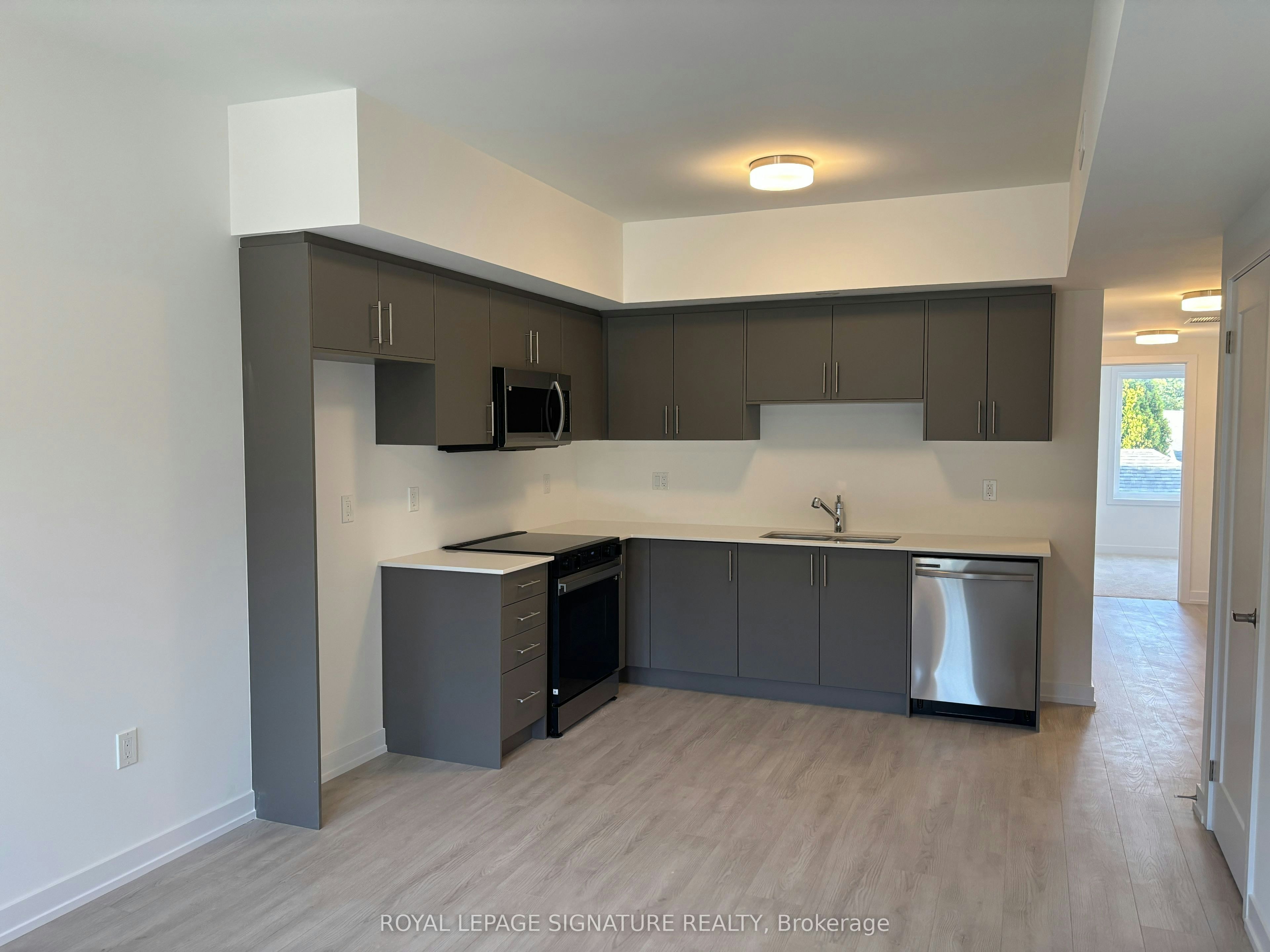 16-42 Lowes Road W, Guelph, ON, N1G 4X2