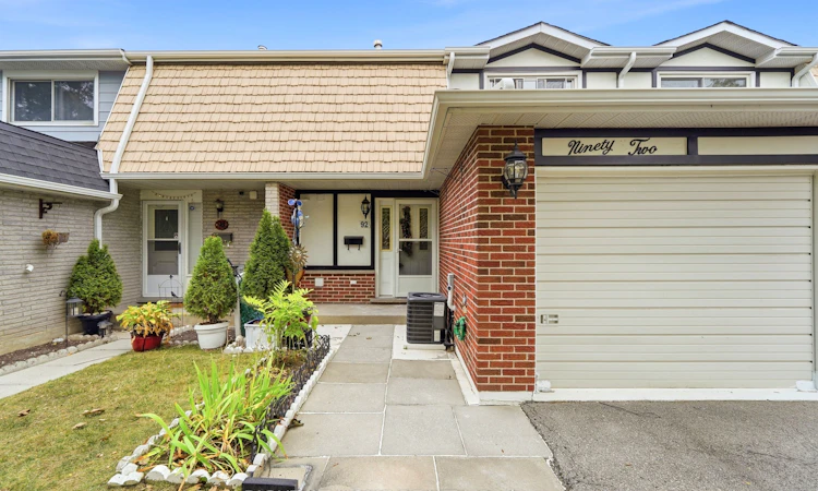92-92 St Andrews Drive