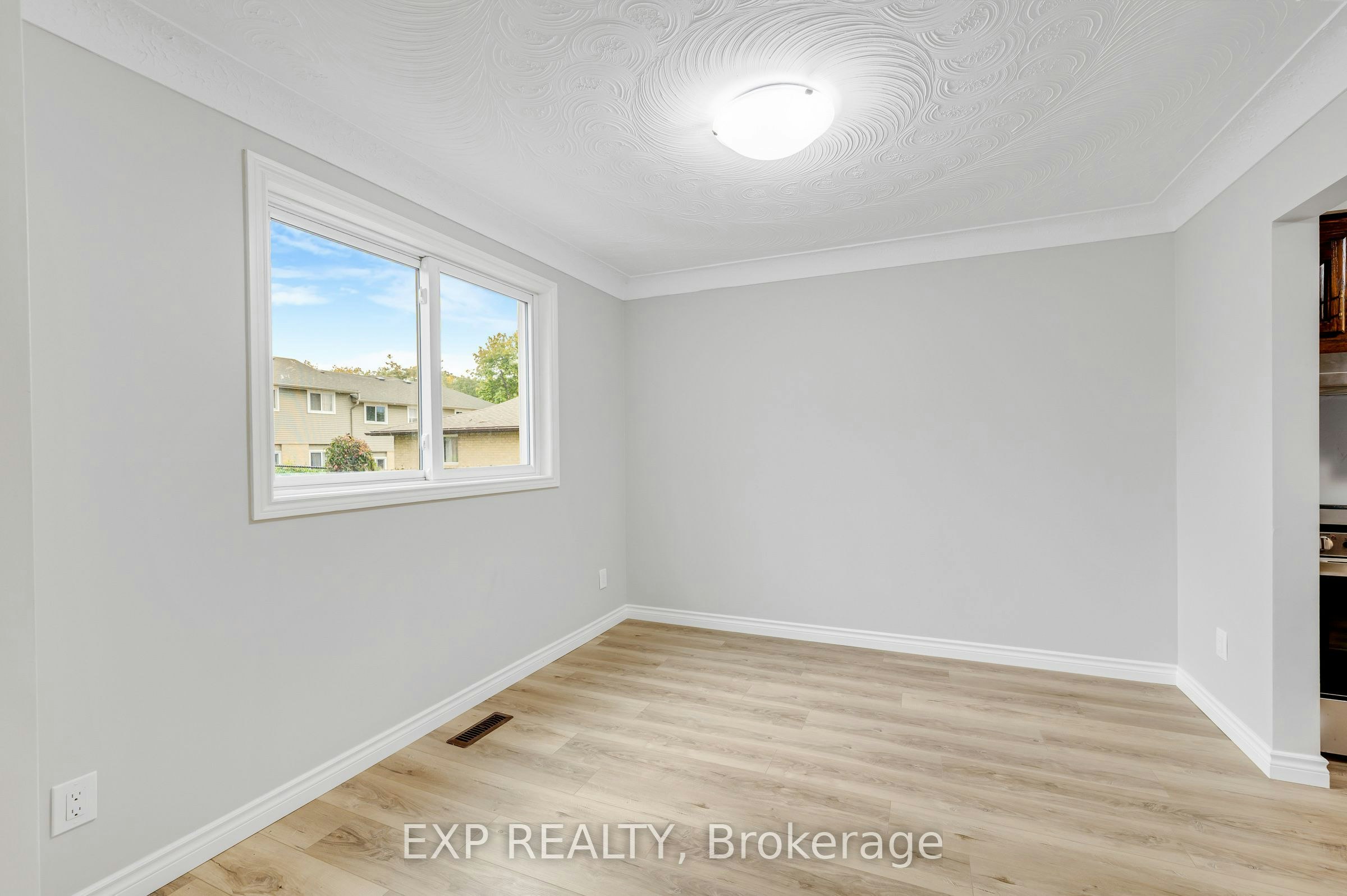 10 Donegel Place, Hamilton, ON, L9A 4Z6 - 11