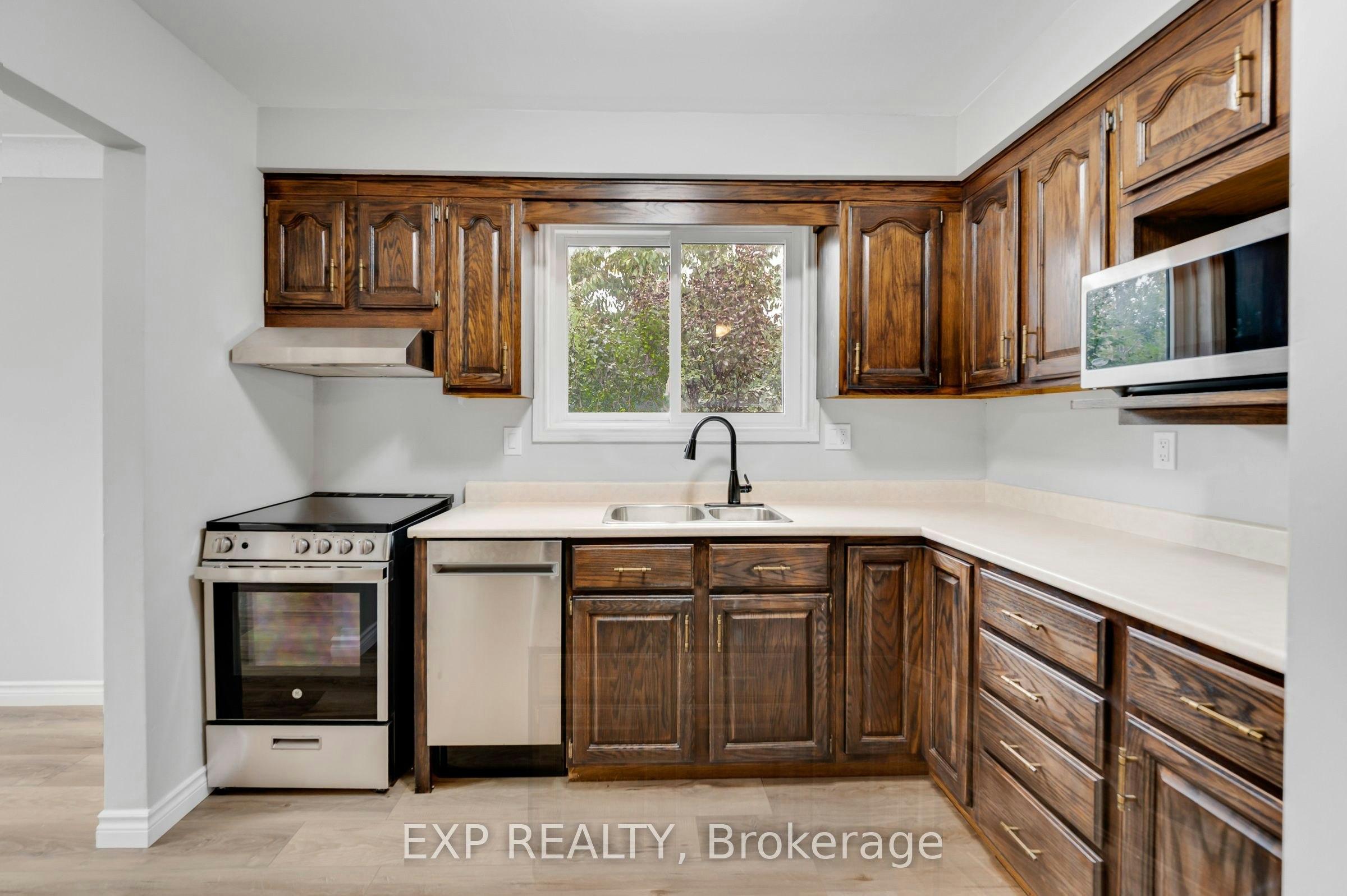 10 Donegel Place, Hamilton, ON, L9A 4Z6 - 16