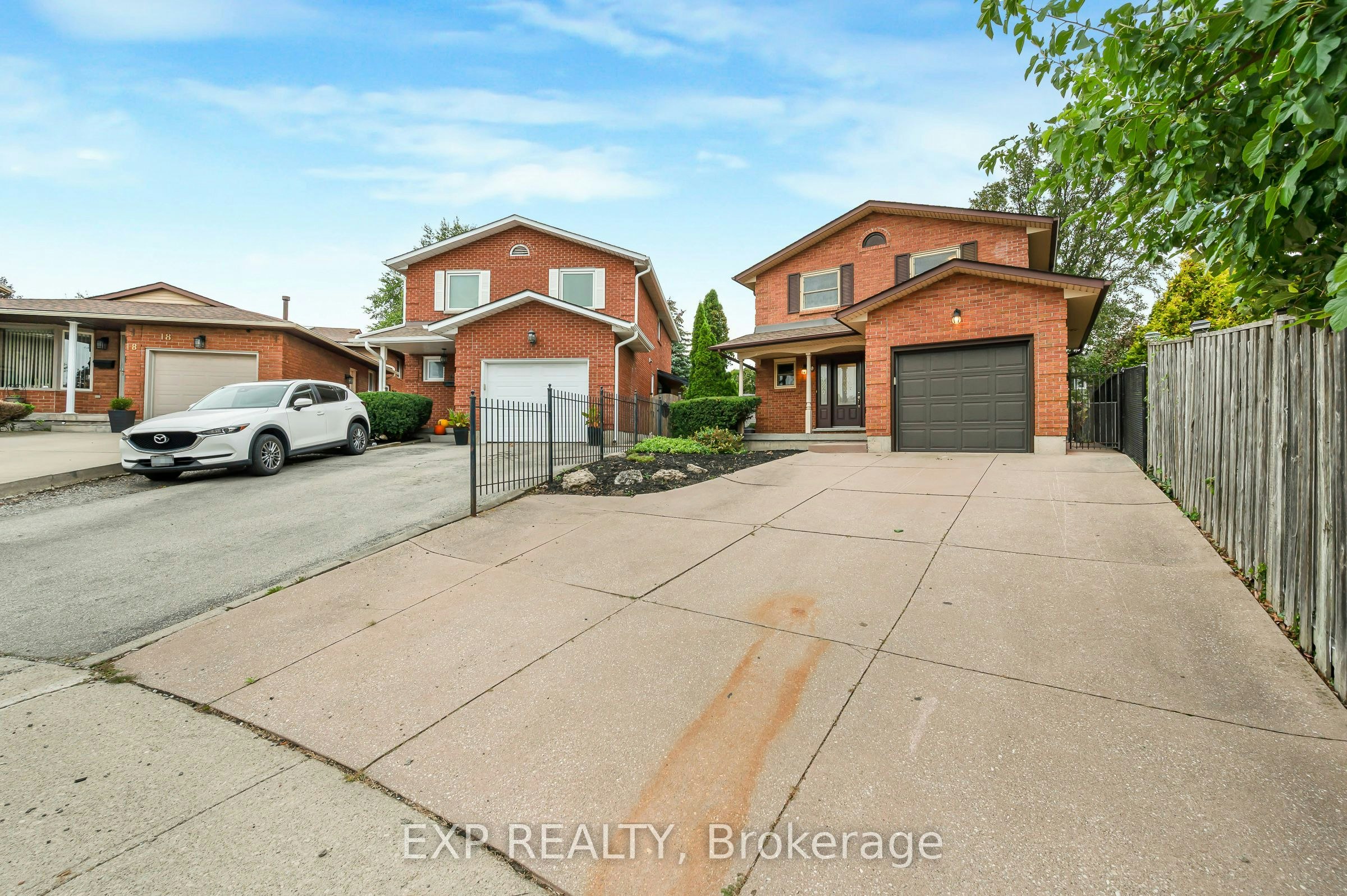 10 Donegel Place, Hamilton, ON, L9A 4Z6 - 2