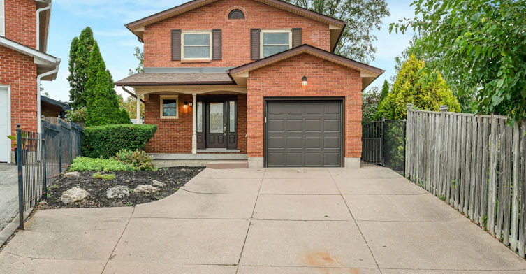 10 Donegel Place, Hamilton, ON, L9A 4Z6