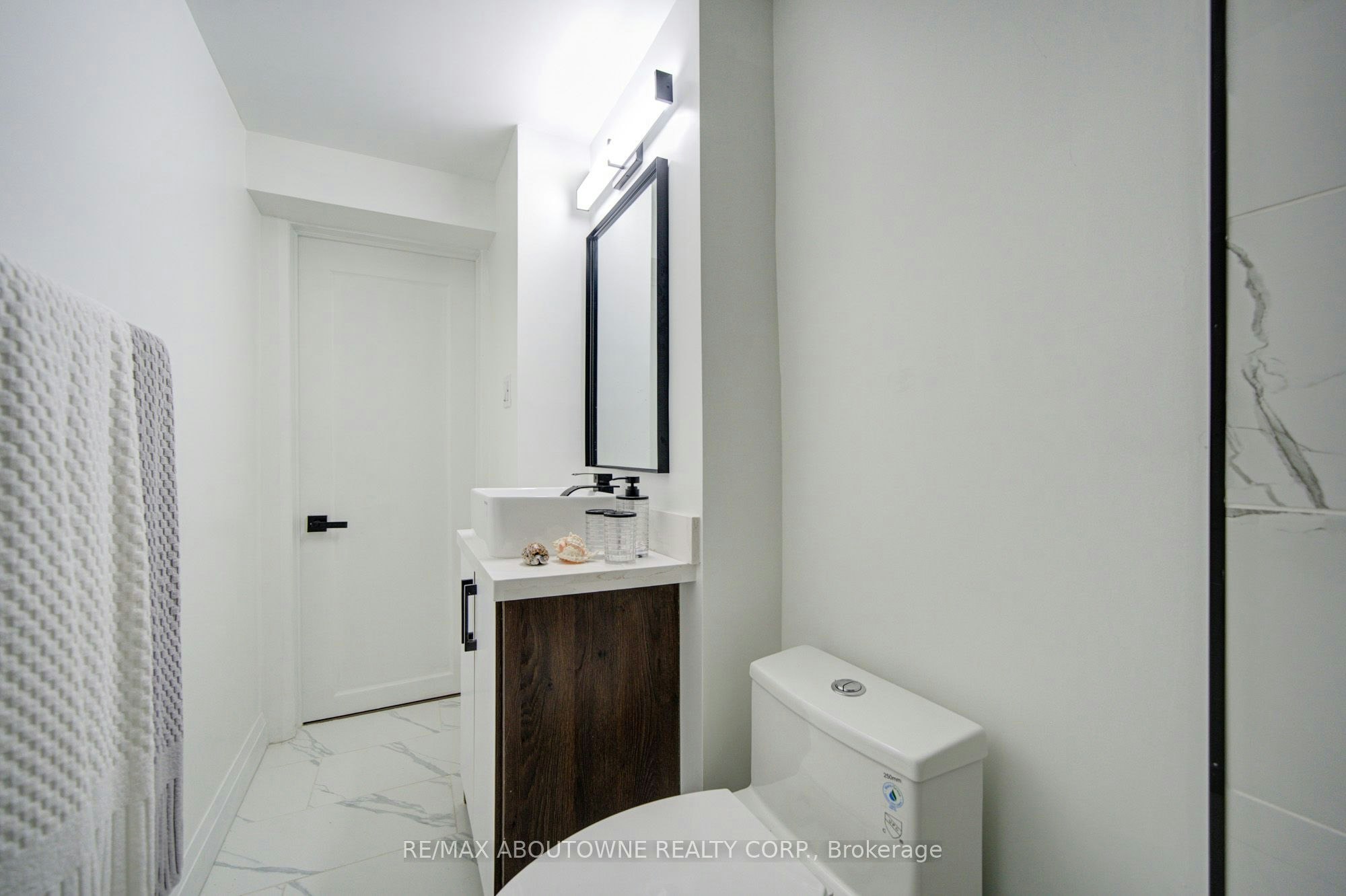 30 Dale Avenue, Hamilton, ON, L8G 3L9 - 43