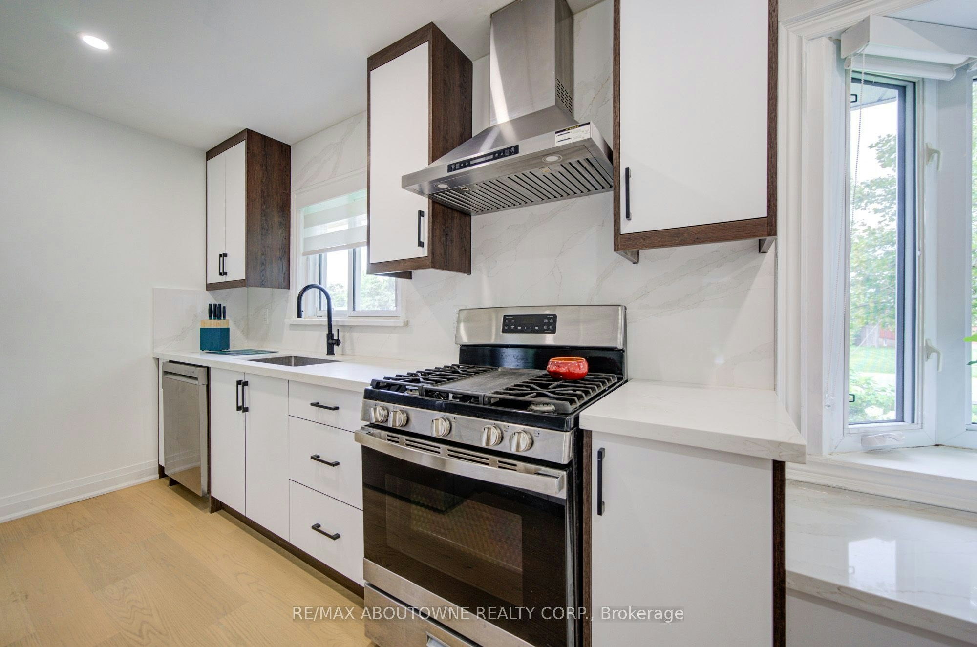 30 Dale Avenue, Hamilton, ON, L8G 3L9 - 11