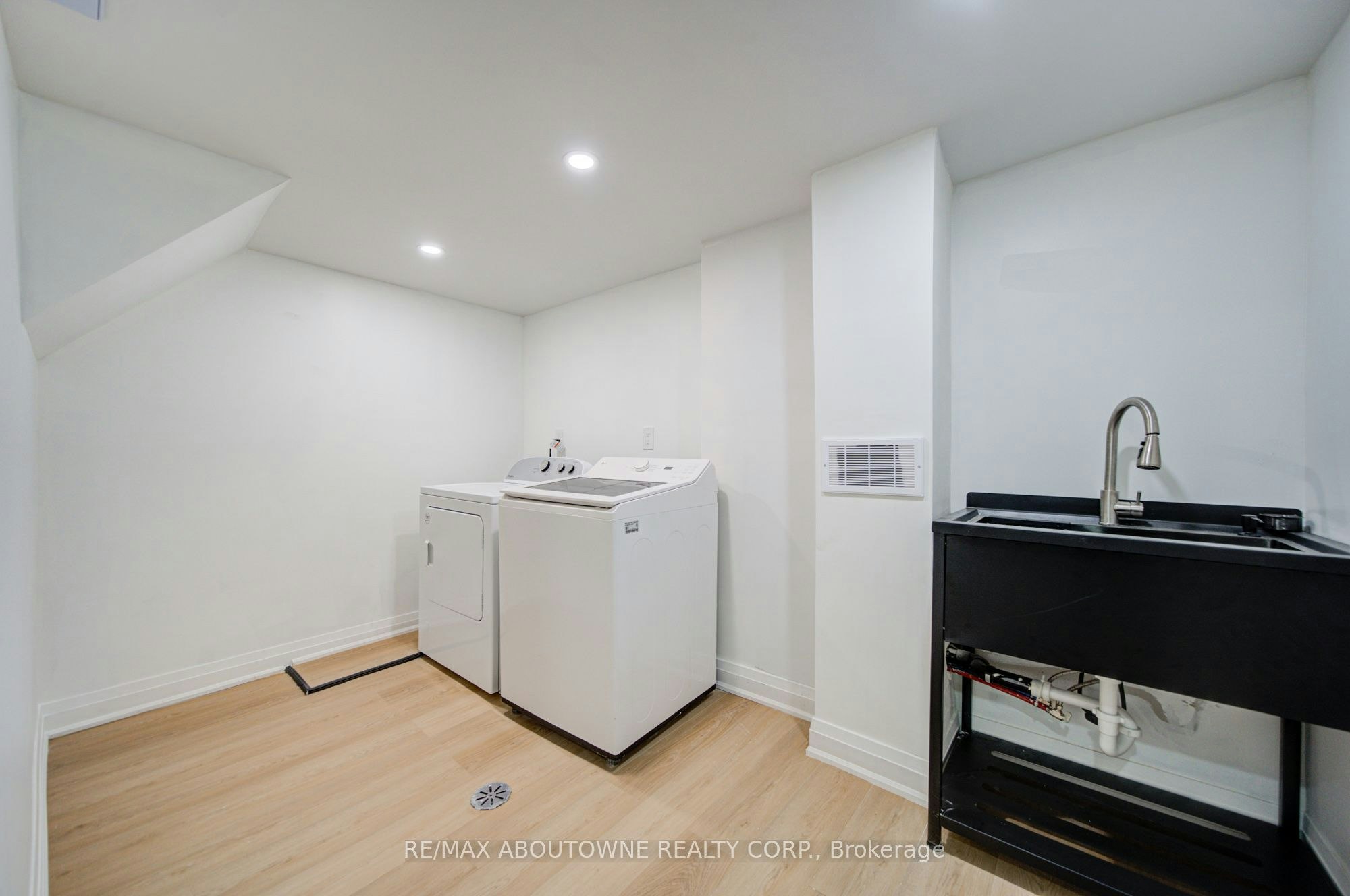 30 Dale Avenue, Hamilton, ON, L8G 3L9 - 34