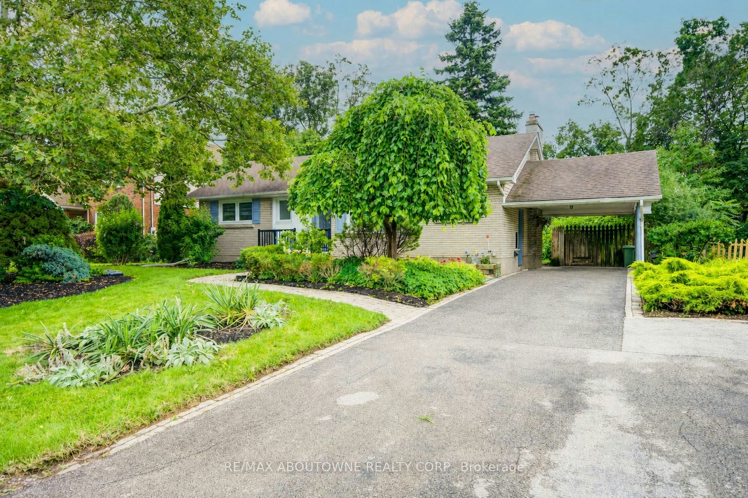 30 Dale Avenue, Hamilton, ON, L8G 3L9