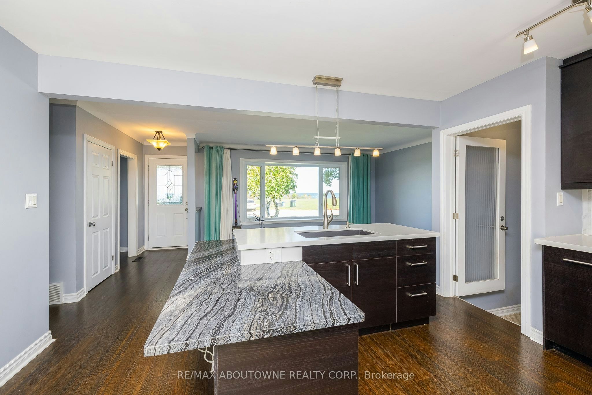 Upper-71 Lakeside Drive, Grimsby, ON, L3M 2L4 - 13