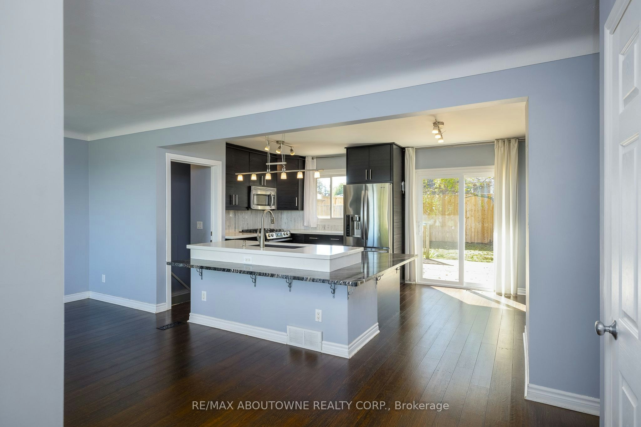 Upper-71 Lakeside Drive, Grimsby, ON, L3M 2L4 - 8