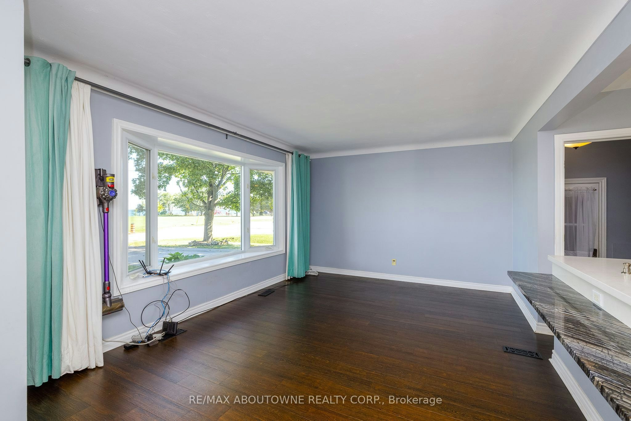 Upper-71 Lakeside Drive, Grimsby, ON, L3M 2L4 - 9
