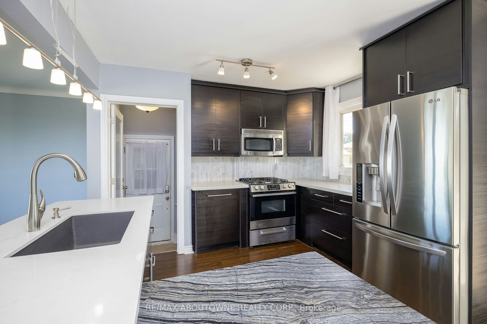 Upper-71 Lakeside Drive, Grimsby, ON, L3M 2L4 - 12
