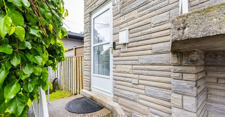 15 Tuna Court, Hamilton, ON, L8W 1S1 - 3