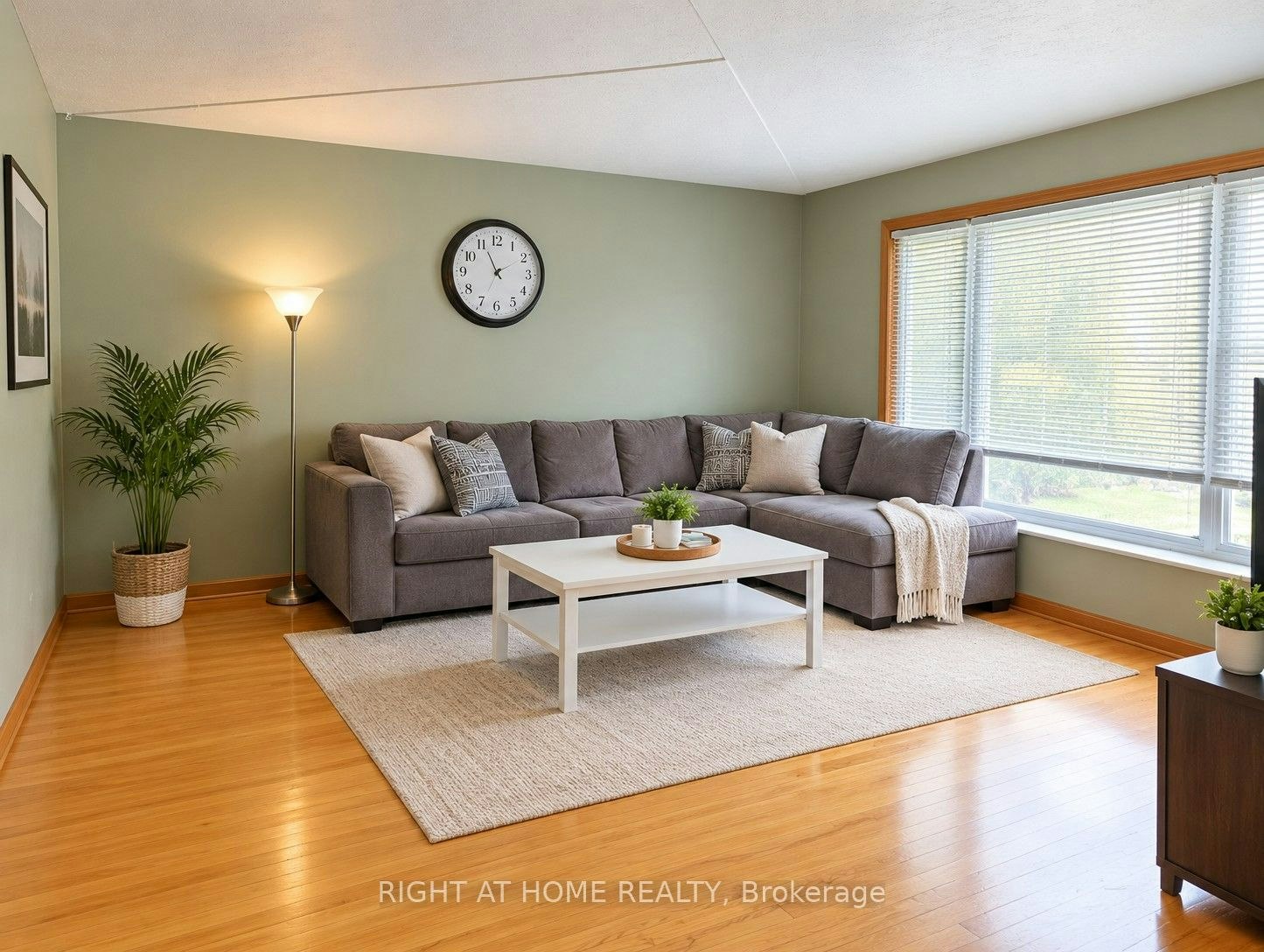 upper-30 San Remo Drive, Hamilton, ON, L9C 5N3 - 3