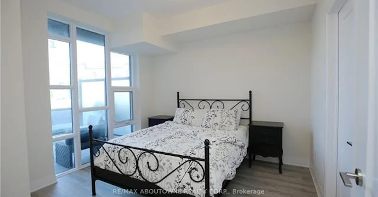 101-10 Concord Place, Grimsby, ON, L3M 0G6 - 8