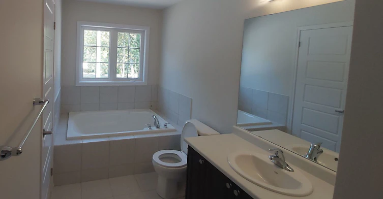 8895 Chickory Trail, Niagara Falls, ON, L2H 3S3 - 8