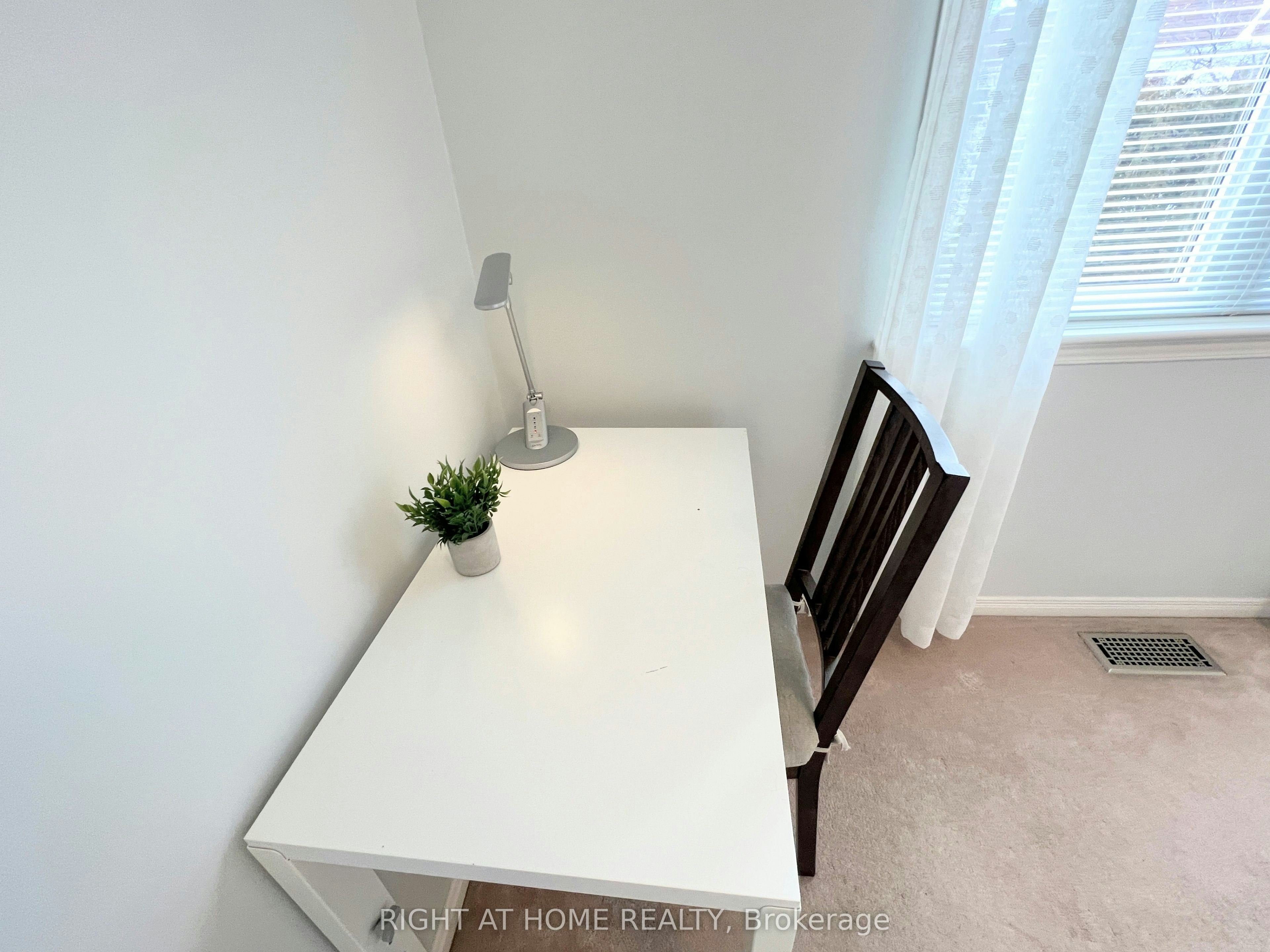 31 Forillon Crescent, Ottawa, ON, K2M 2W7 - 32