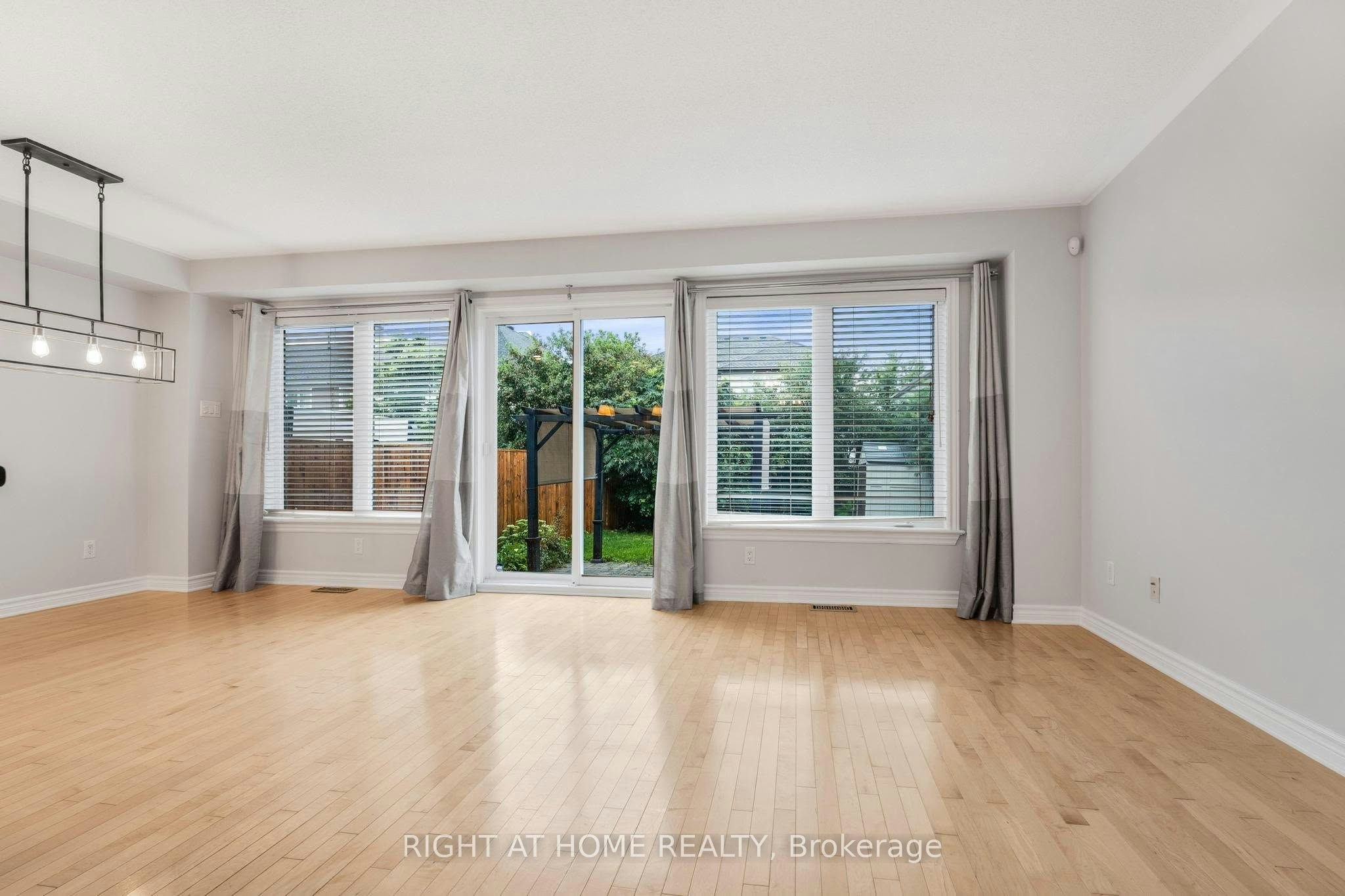 514 Cherokee Way, Ottawa, ON, K2S 0H5 - 8