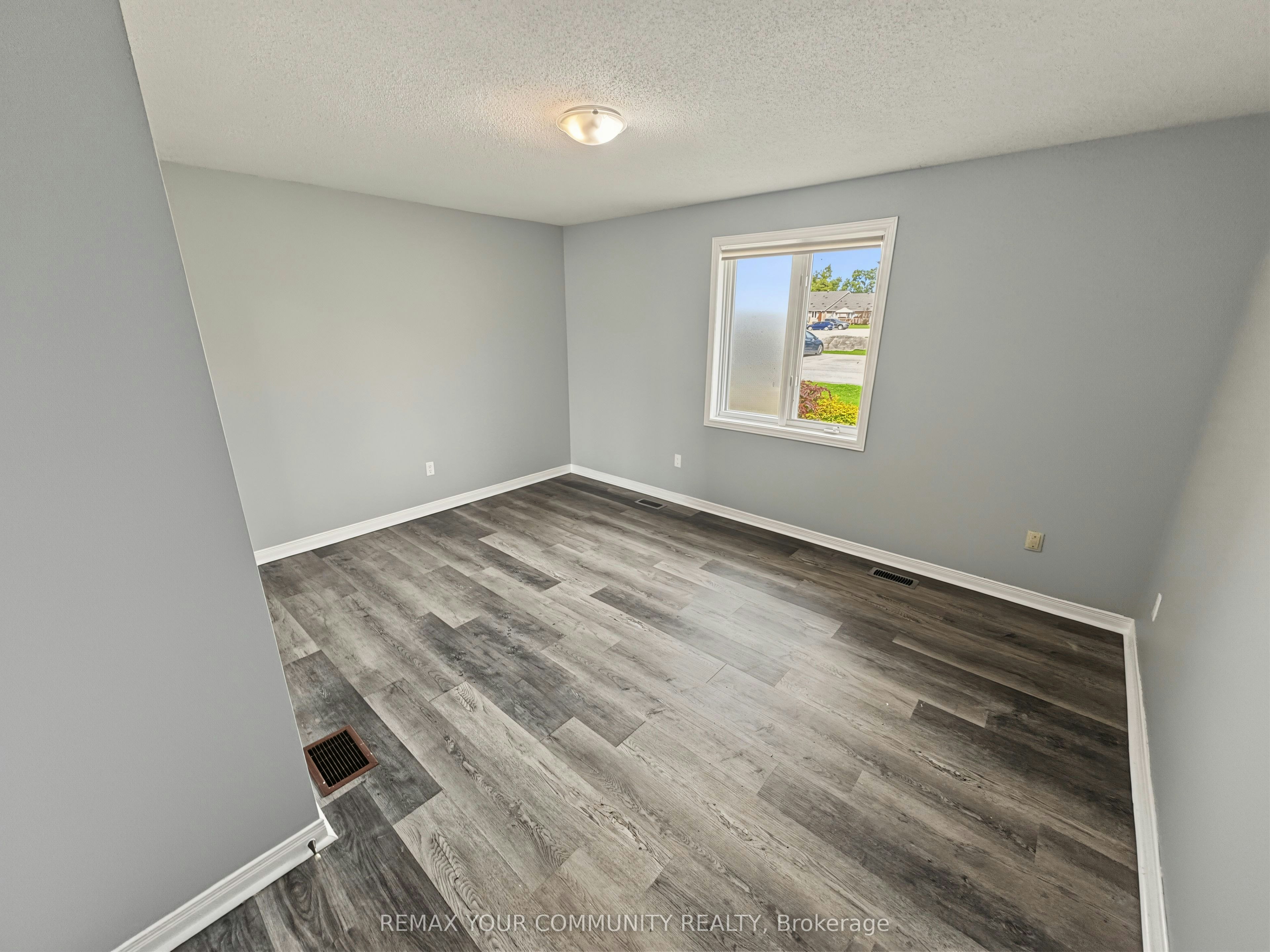 101-10 Riverside Drive, Kawartha Lakes, ON, K0M 1A0 - 7