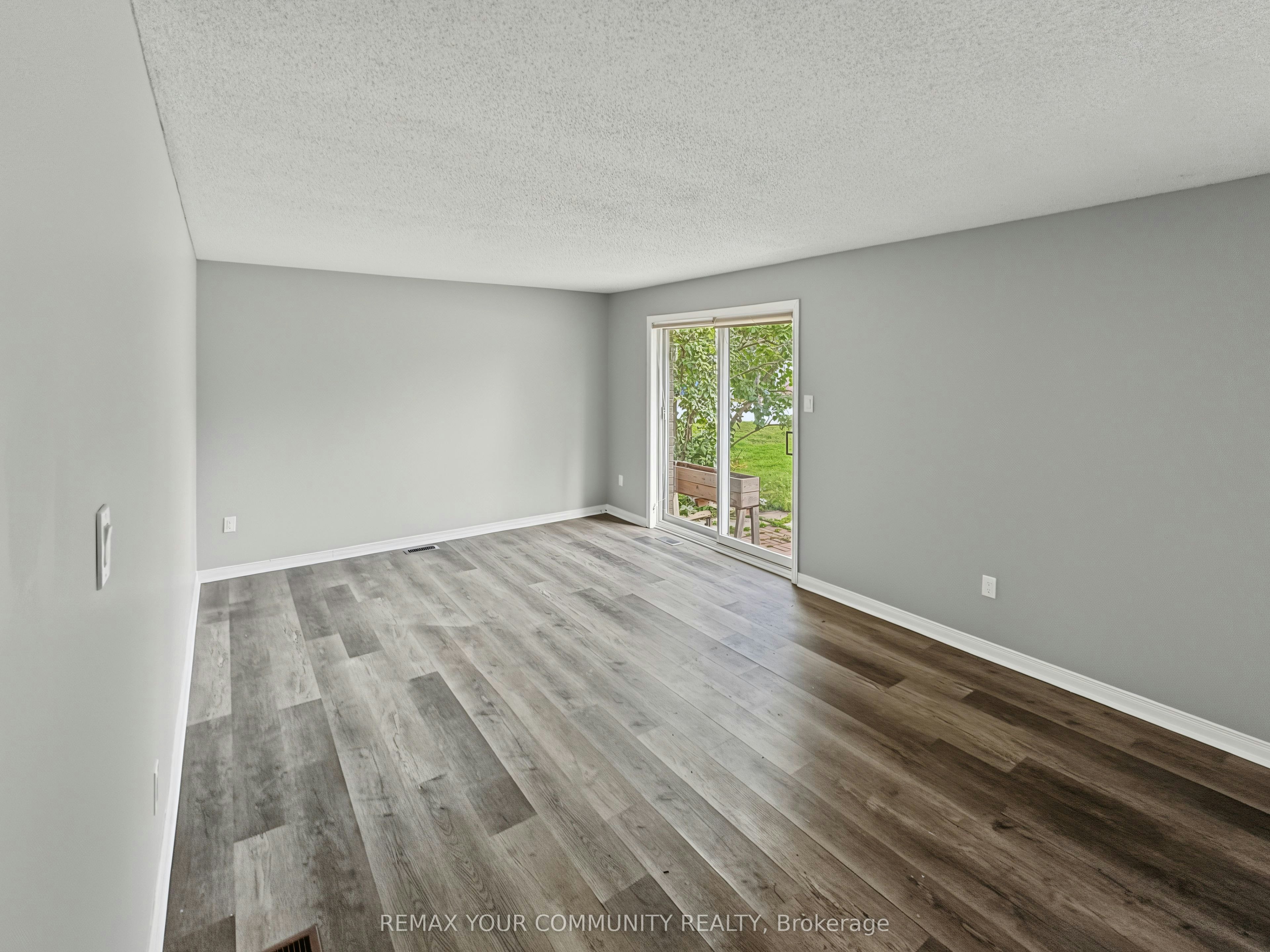 101-10 Riverside Drive, Kawartha Lakes, ON, K0M 1A0