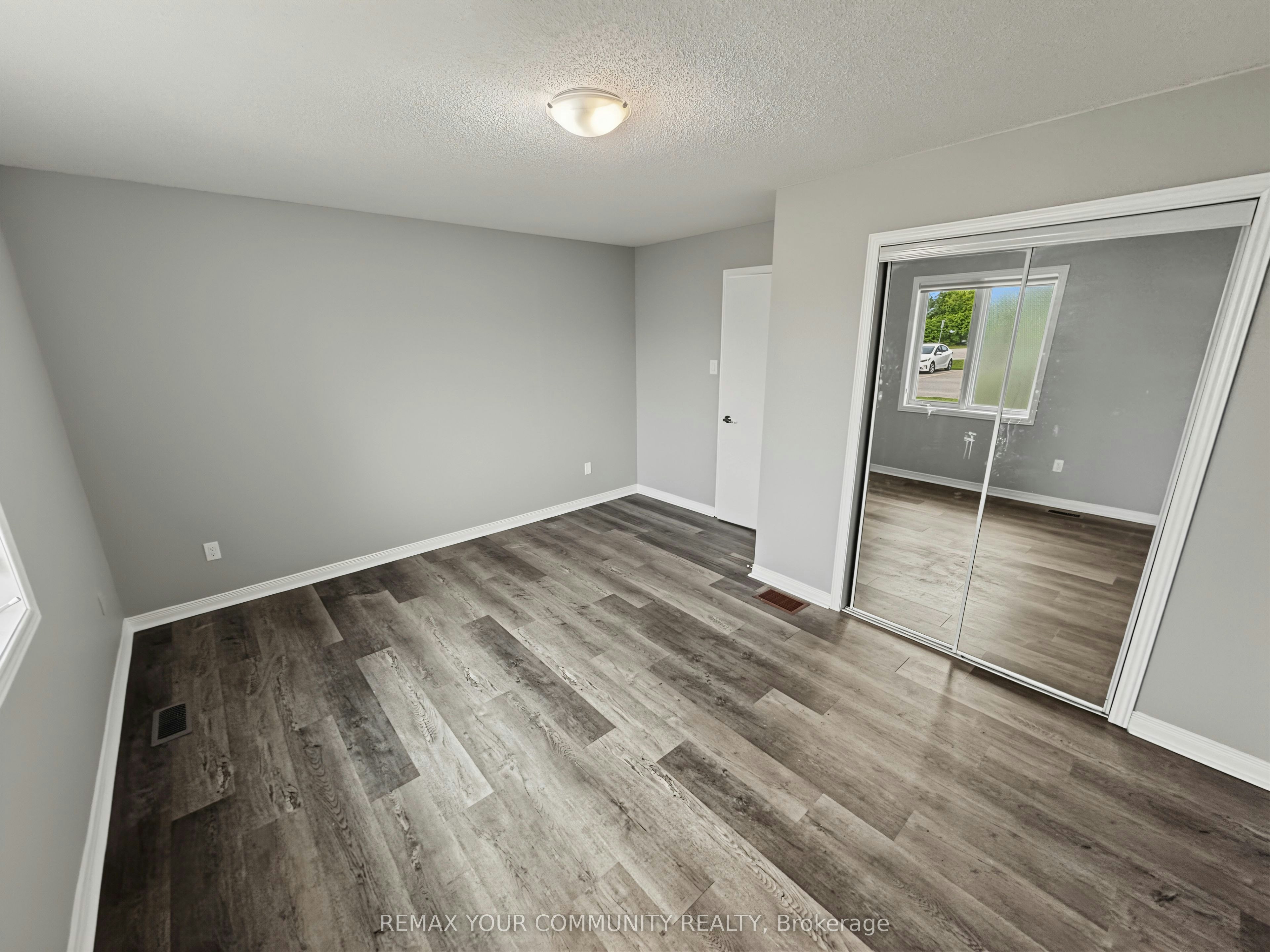 101-10 Riverside Drive, Kawartha Lakes, ON, K0M 1A0 - 9