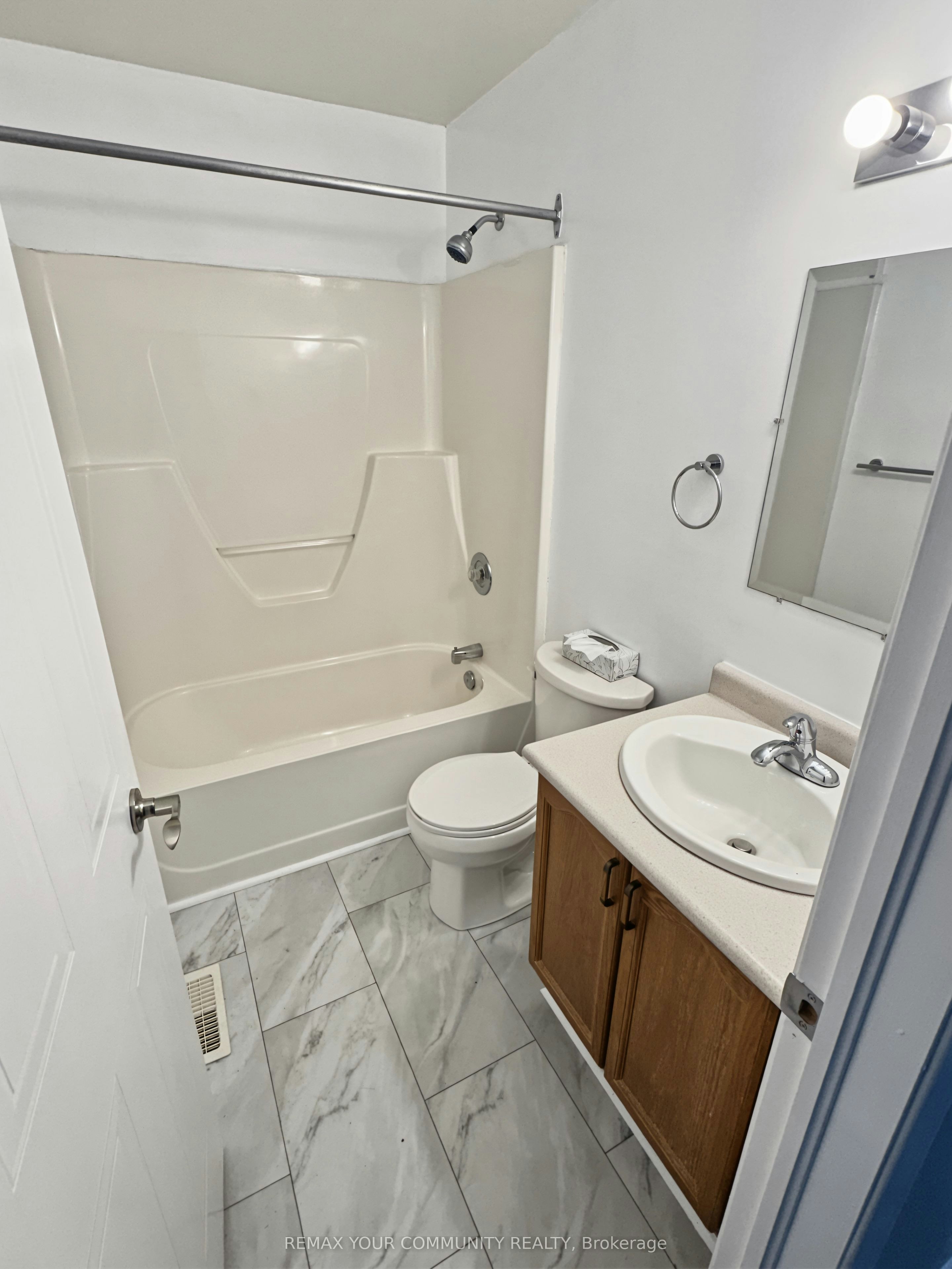 214-10 Riverside Drive, Kawartha Lakes, ON, K0M 1A0 - 6