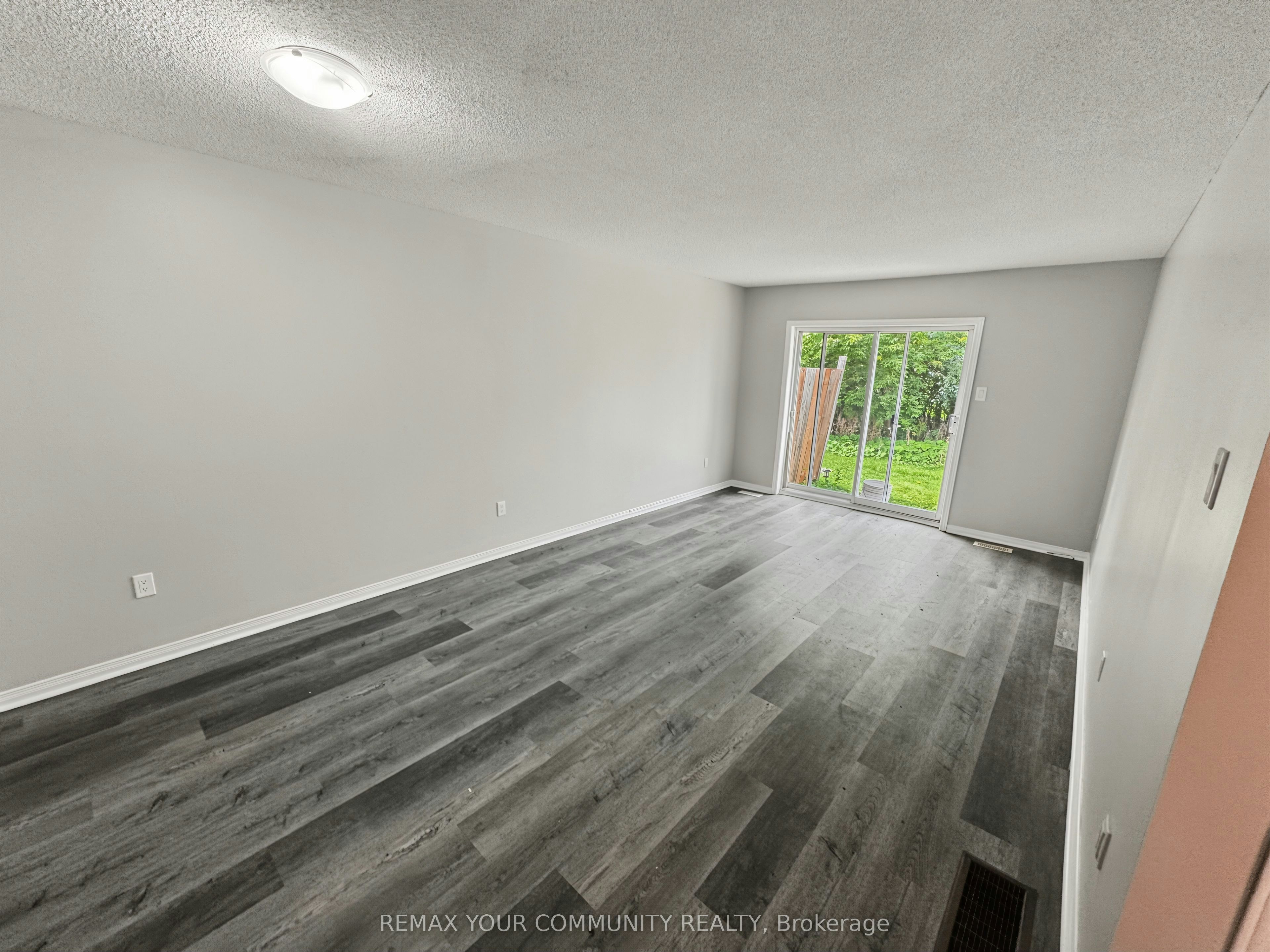 214-10 Riverside Drive, Kawartha Lakes, ON, K0M 1A0 - 2