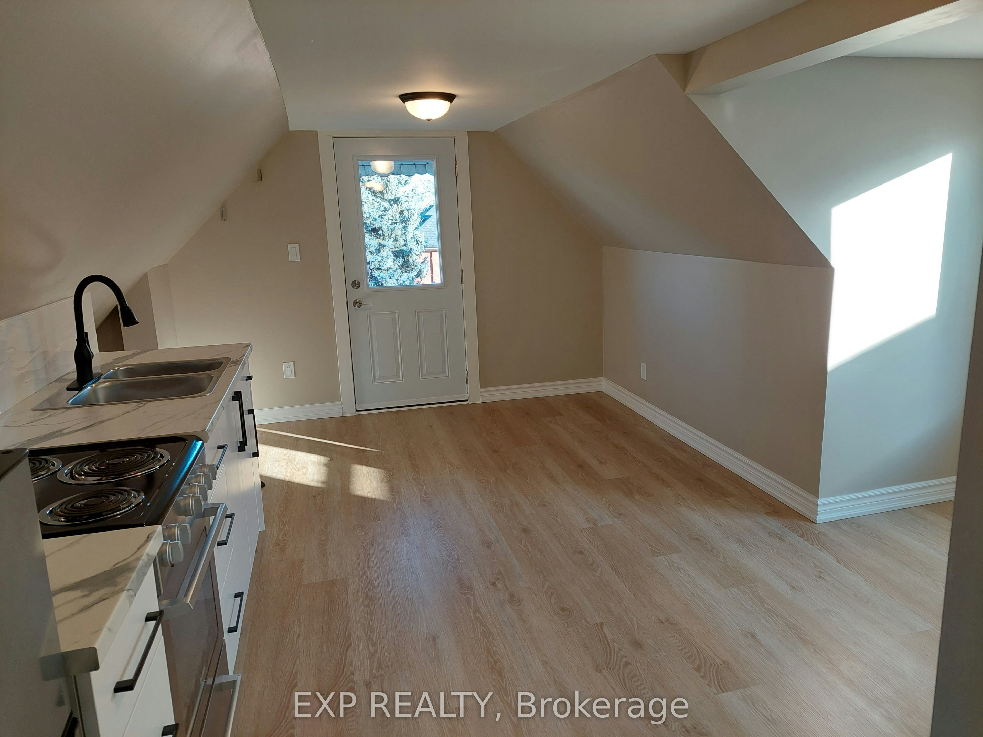 LOFT-148 Gibson Avenue, Hamilton, ON, L8L 6J8 4
