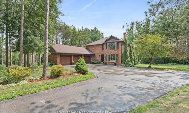 4 Pine Ridge Road