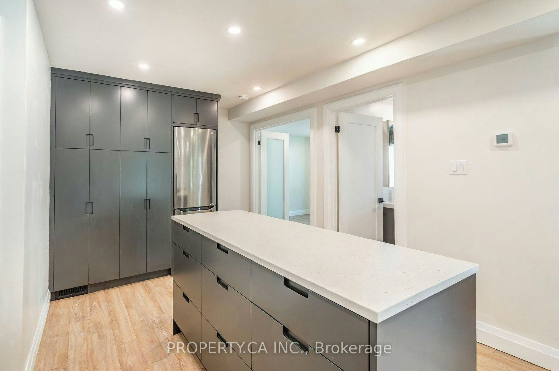 Main-57 Mcelroy Road, Hamilton, ON, L9A 1Y5 5