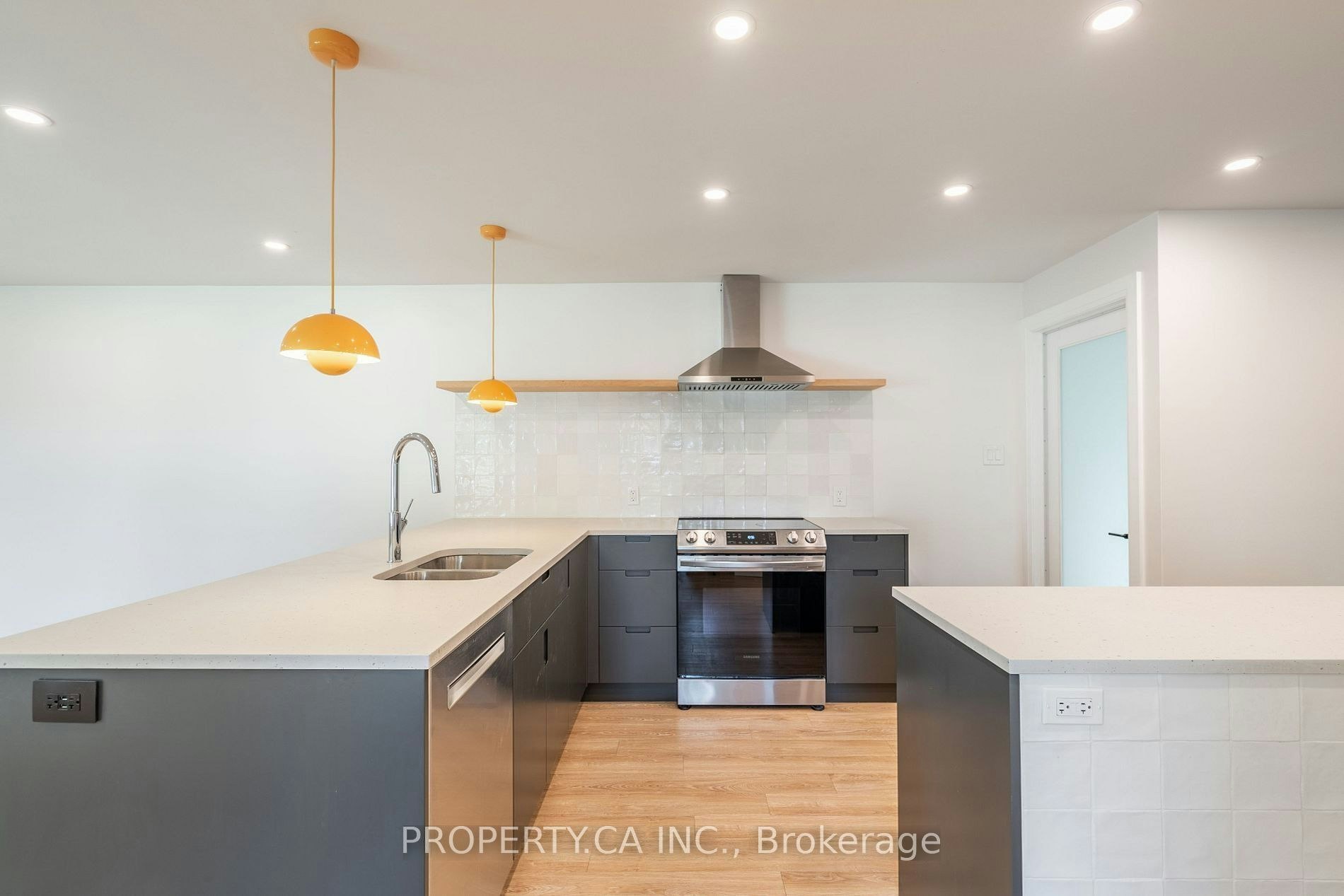 Main-57 Mcelroy Road, Hamilton, ON, L9A 1Y5 4