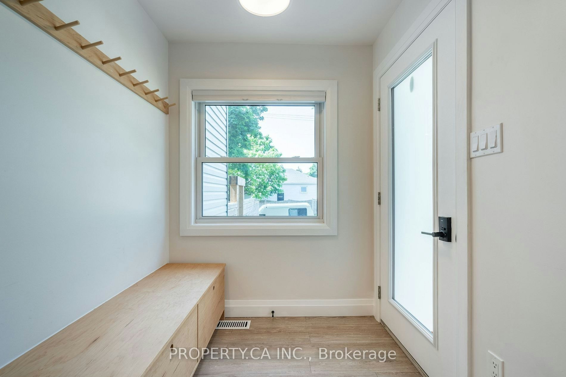 Main-57 Mcelroy Road, Hamilton, ON, L9A 1Y5 2