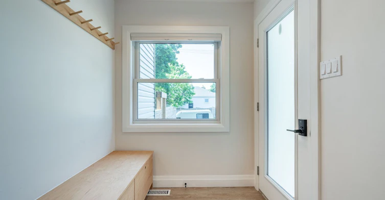 Main-57 Mcelroy Road, Hamilton, ON, L9A 1Y5 - 2