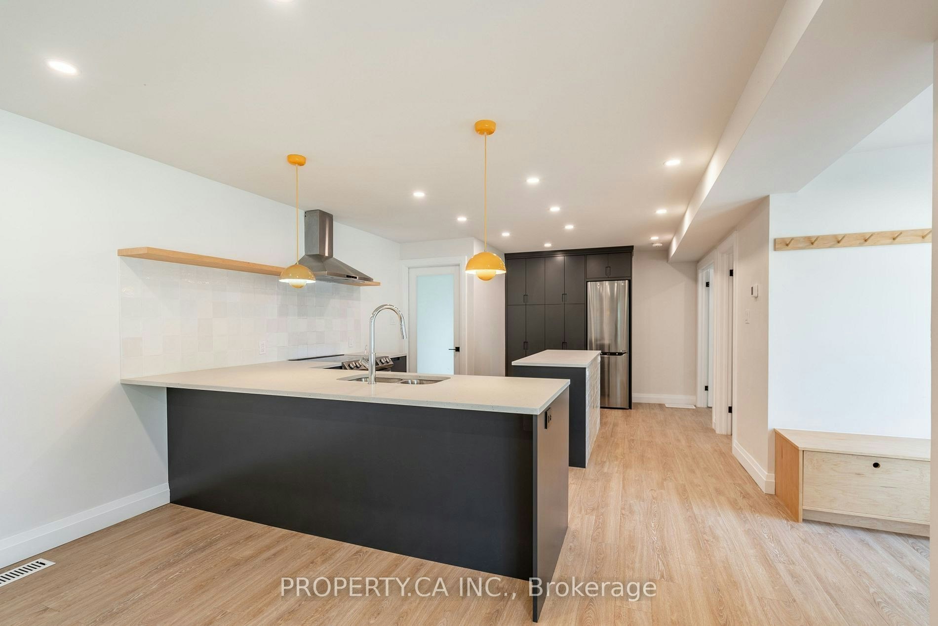 Main-57 Mcelroy Road, Hamilton, ON, L9A 1Y5 3