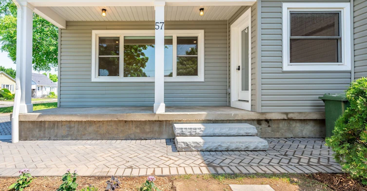 Main-57 Mcelroy Road, Hamilton, ON, L9A 1Y5