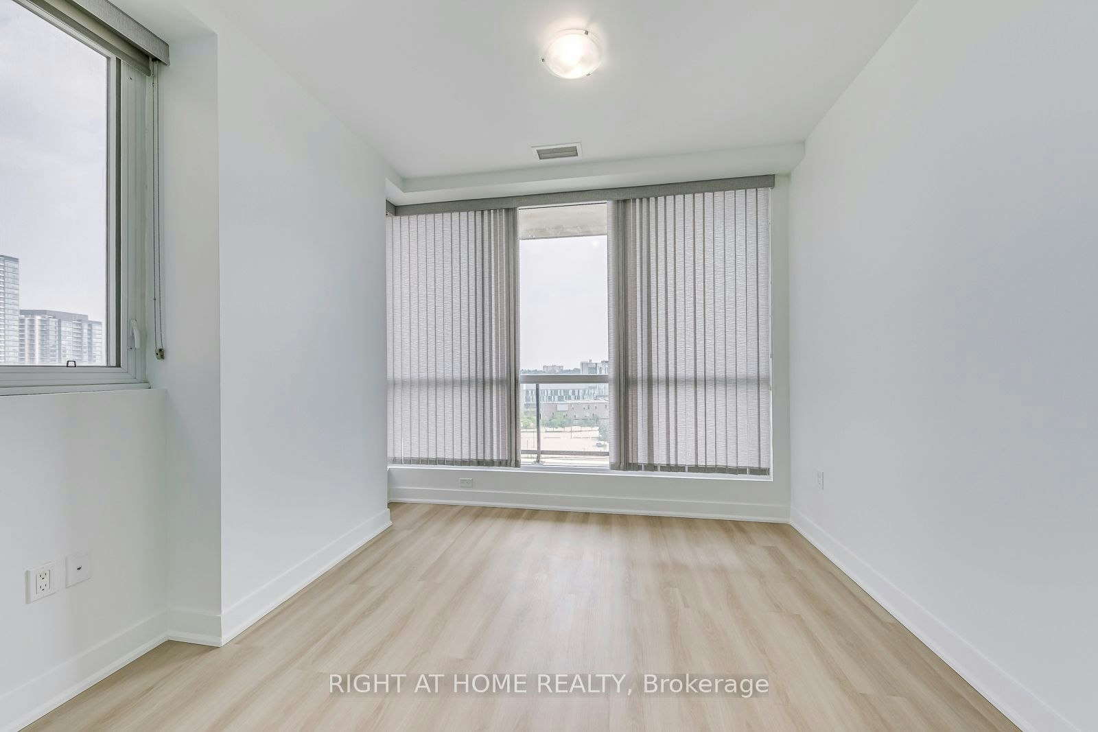 1102-100 Garment Street, Kitchener, ON, N2G 0E2 - 21