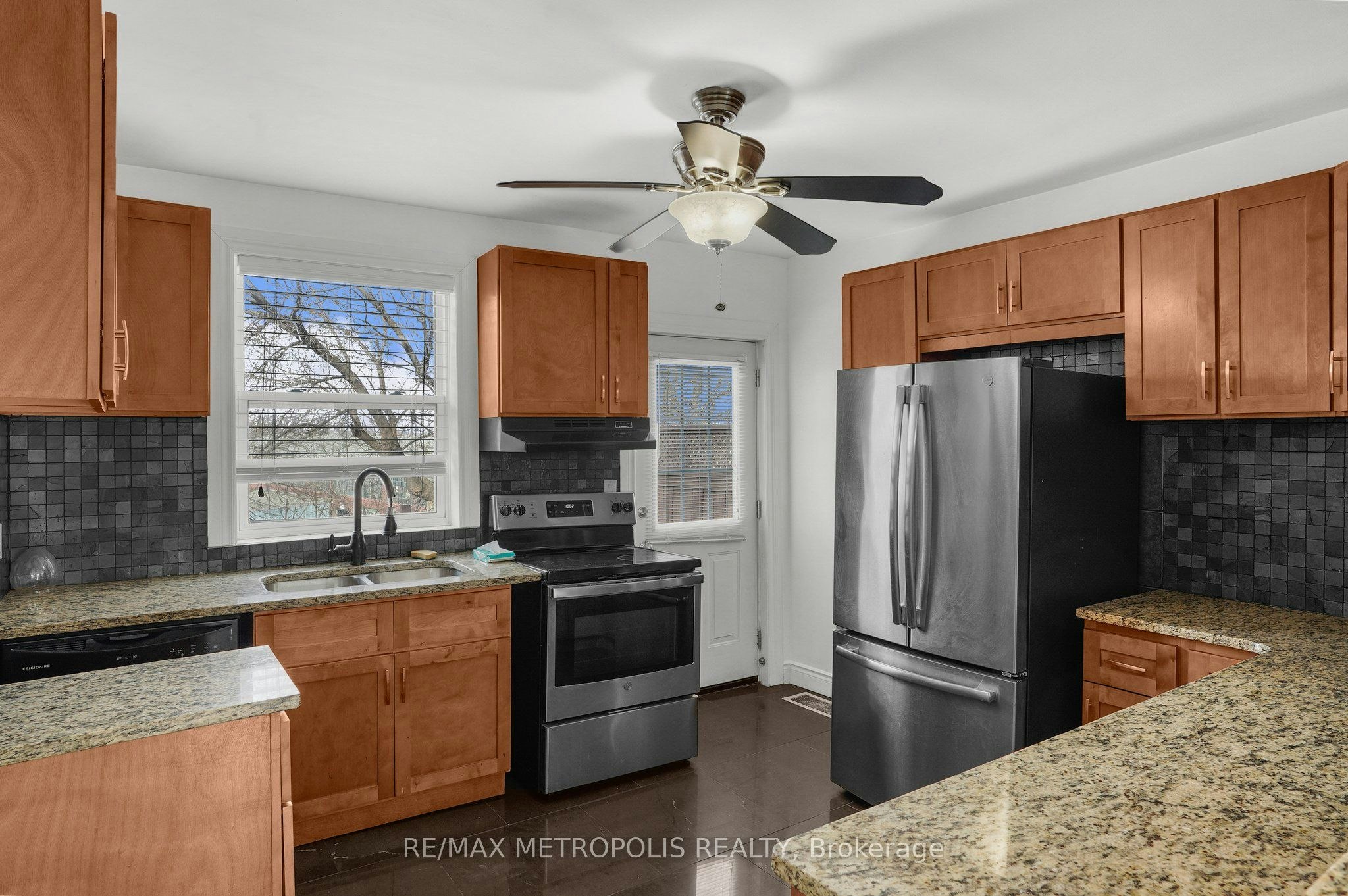 201 Bay Street N, Hamilton, ON, L8R 2R1 - 7