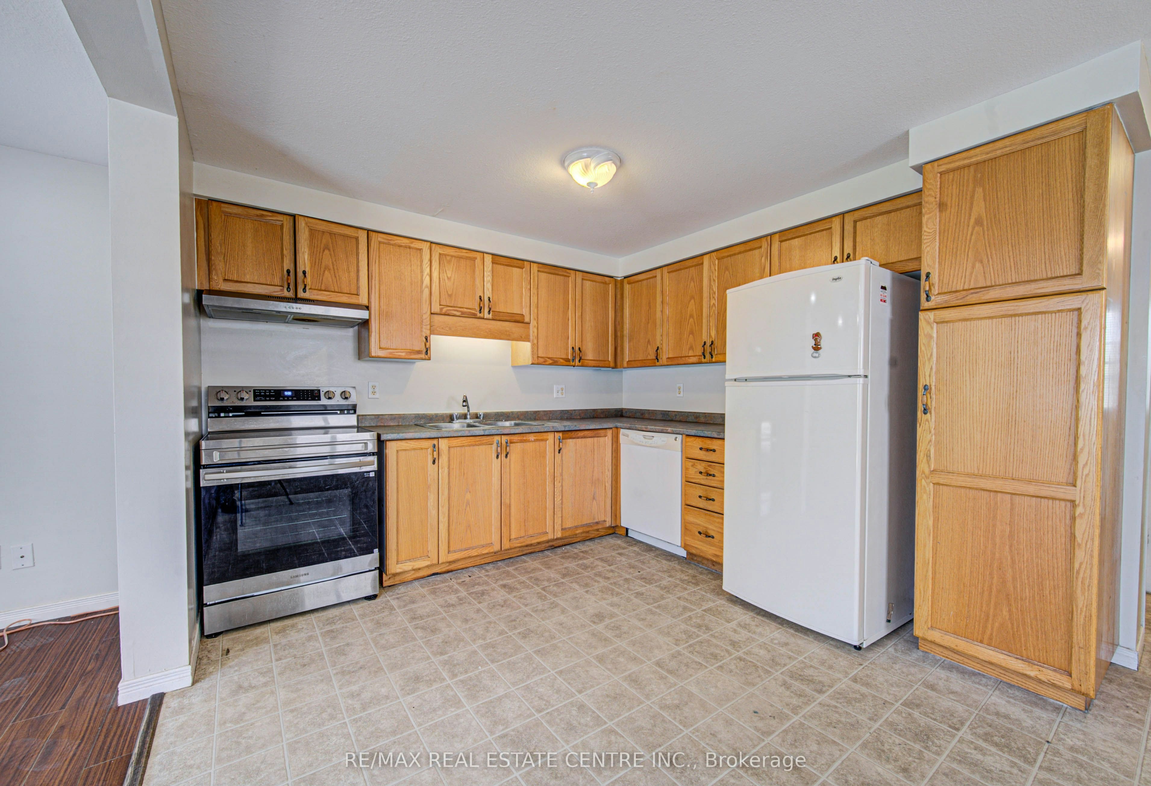 155 Highbrook Street, Kitchener, ON, N2E 3P5 - 9