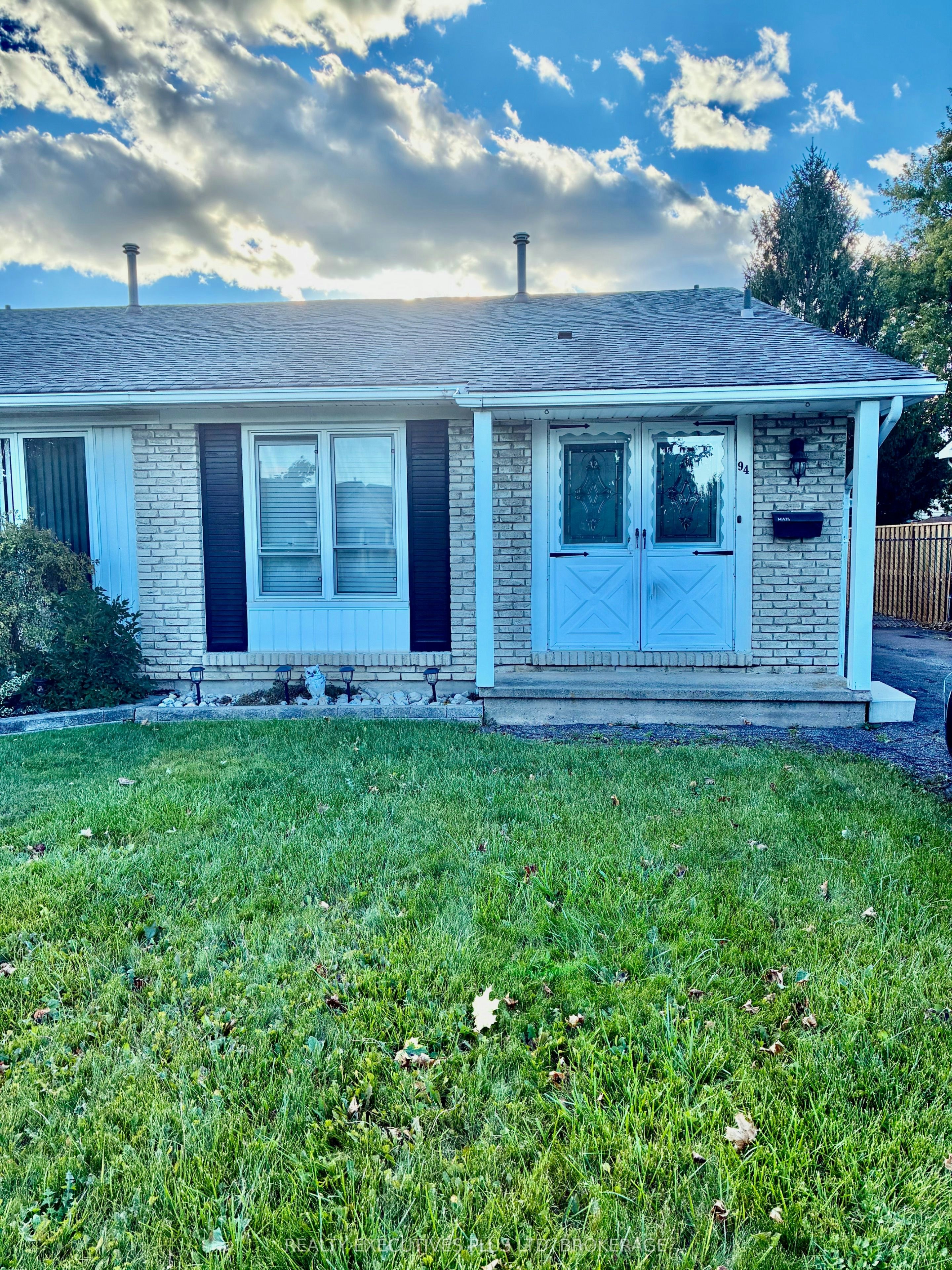 94 Carriage Road, St. Catharines, ON, L2P 3S8