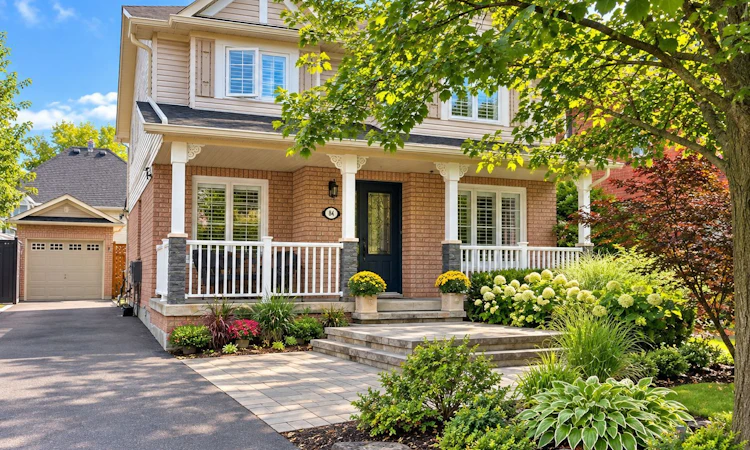 84 Fellowes Crescent