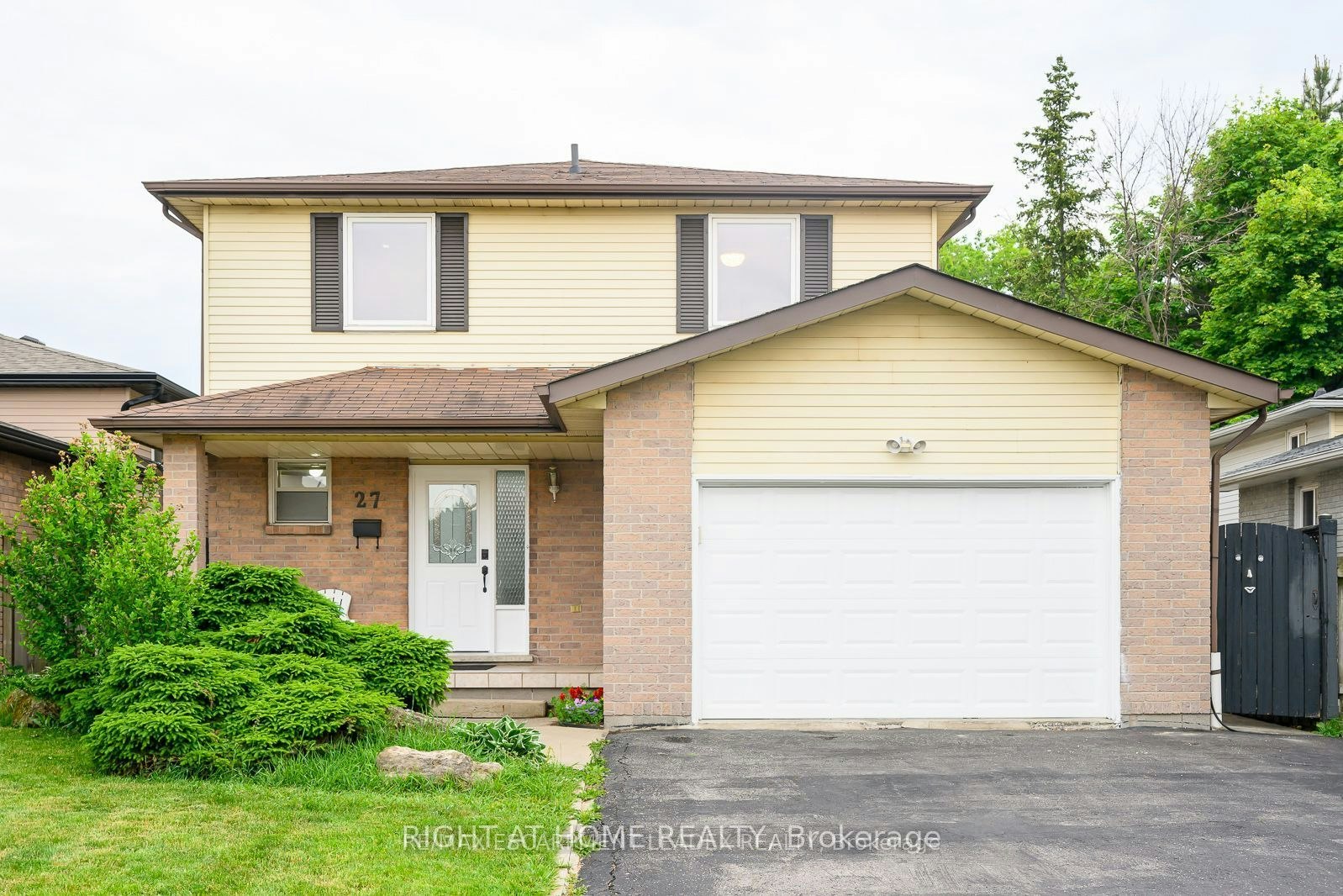 27 Wingfield Place E, Hamilton, ON, L9C 7E9