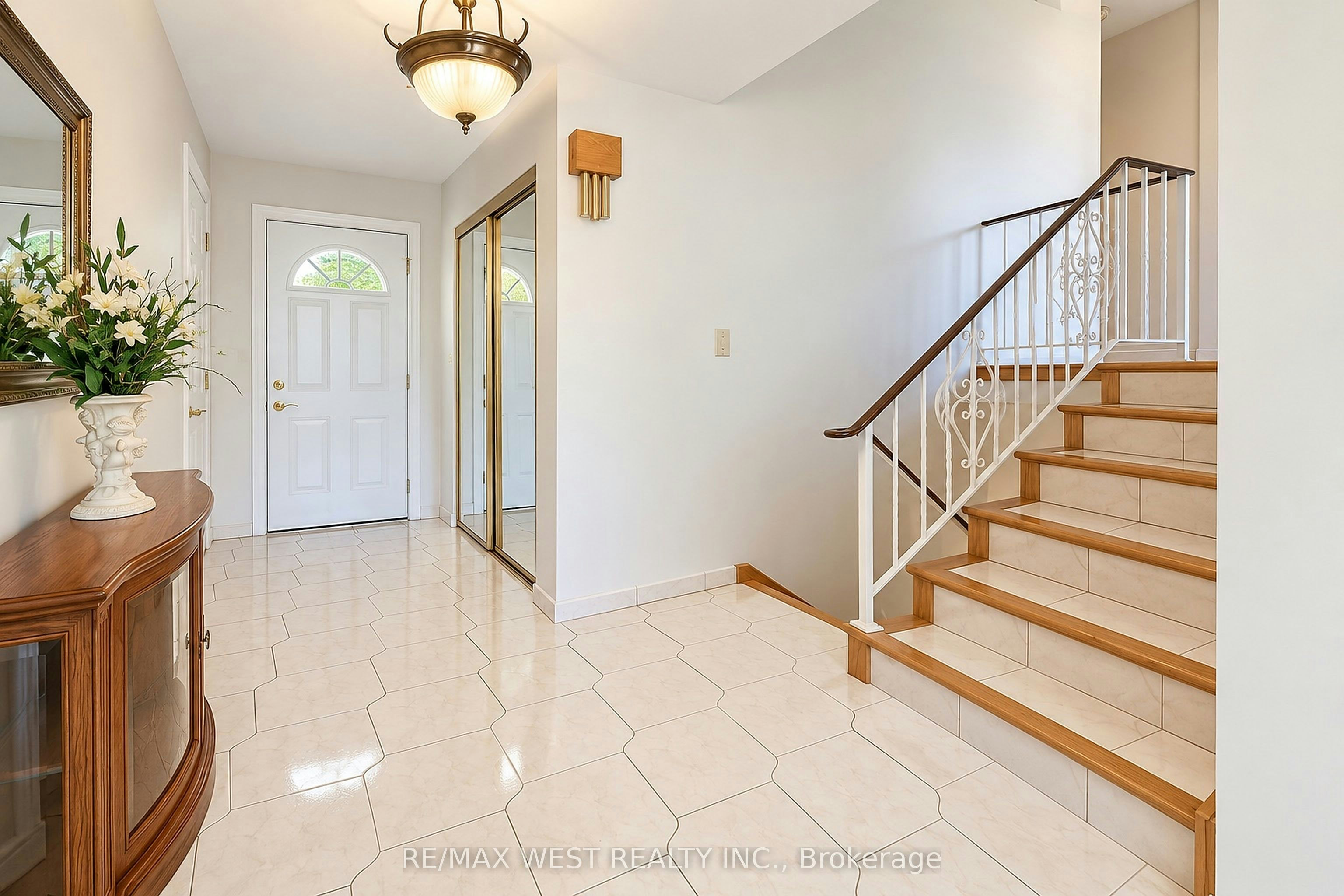 34 Glen Castle Drive, Hamilton, ON, L8G 2Z4 - 2