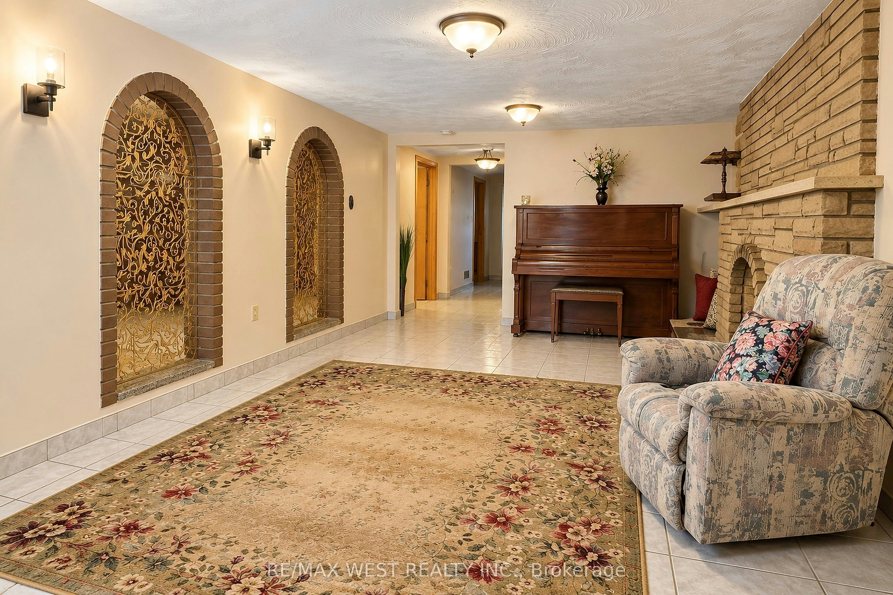 34 Glen Castle Drive, Hamilton, ON, L8G 2Z4 - 16
