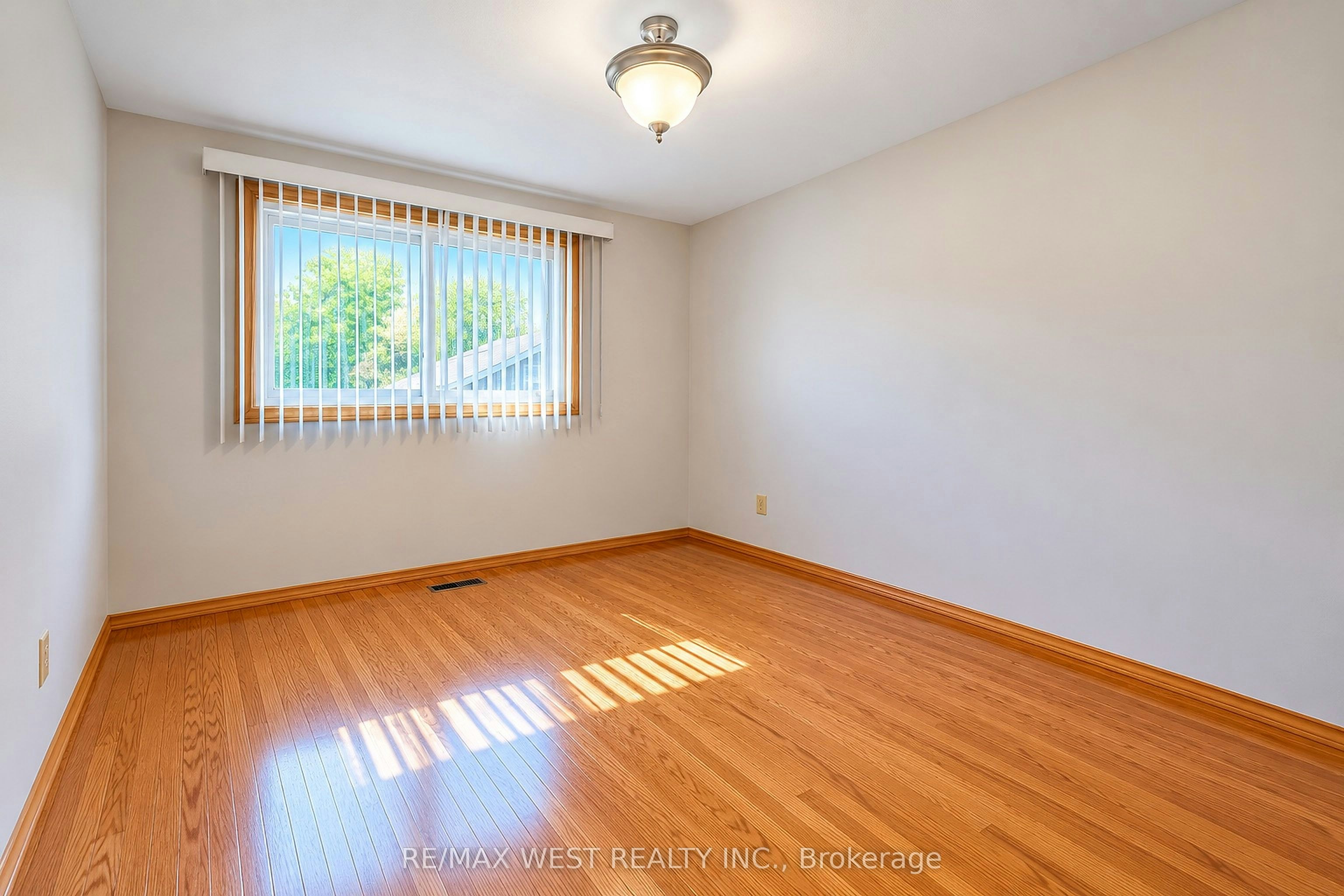 34 Glen Castle Drive, Hamilton, ON, L8G 2Z4 - 8