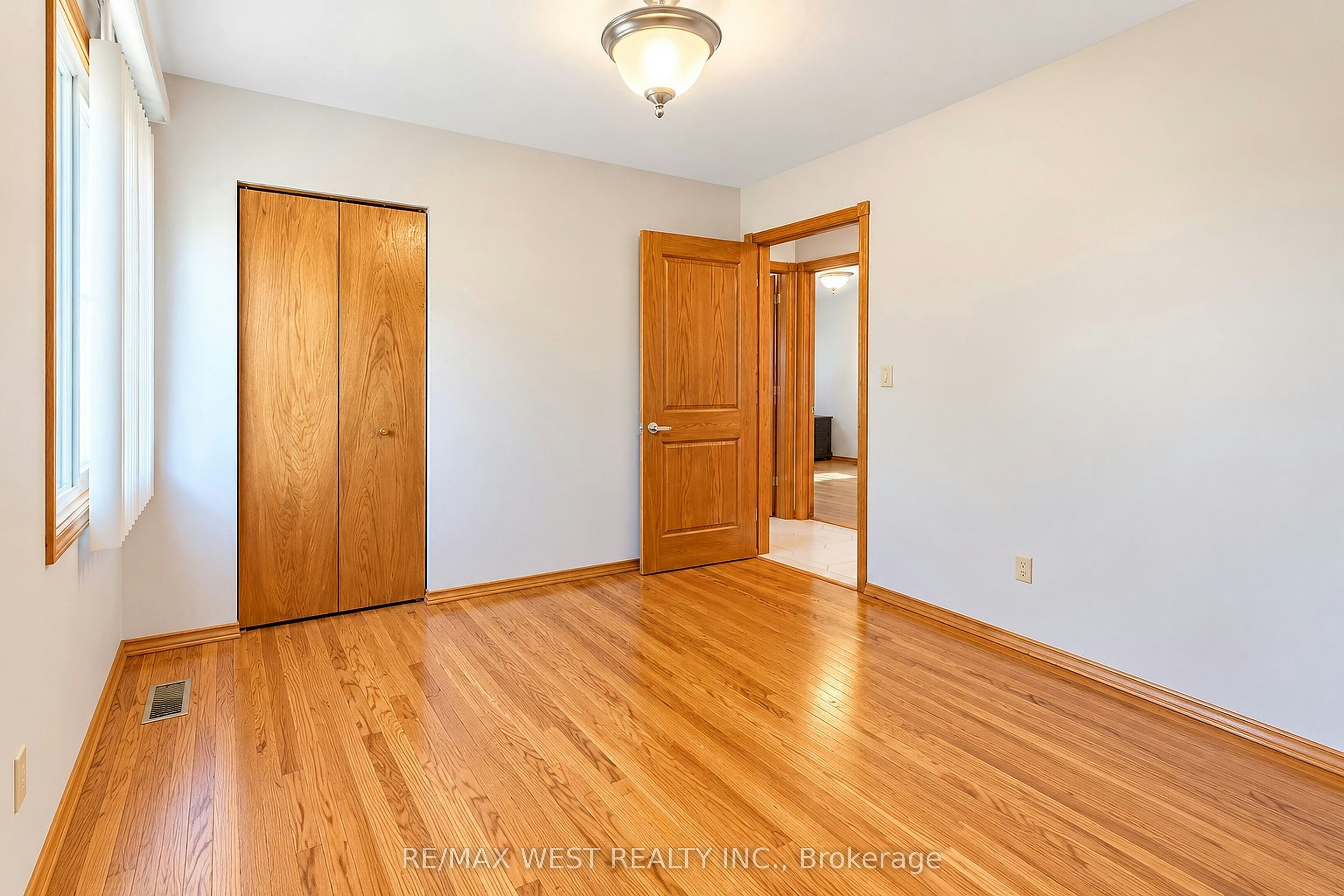 34 Glen Castle Drive, Hamilton, ON, L8G 2Z4 - 12