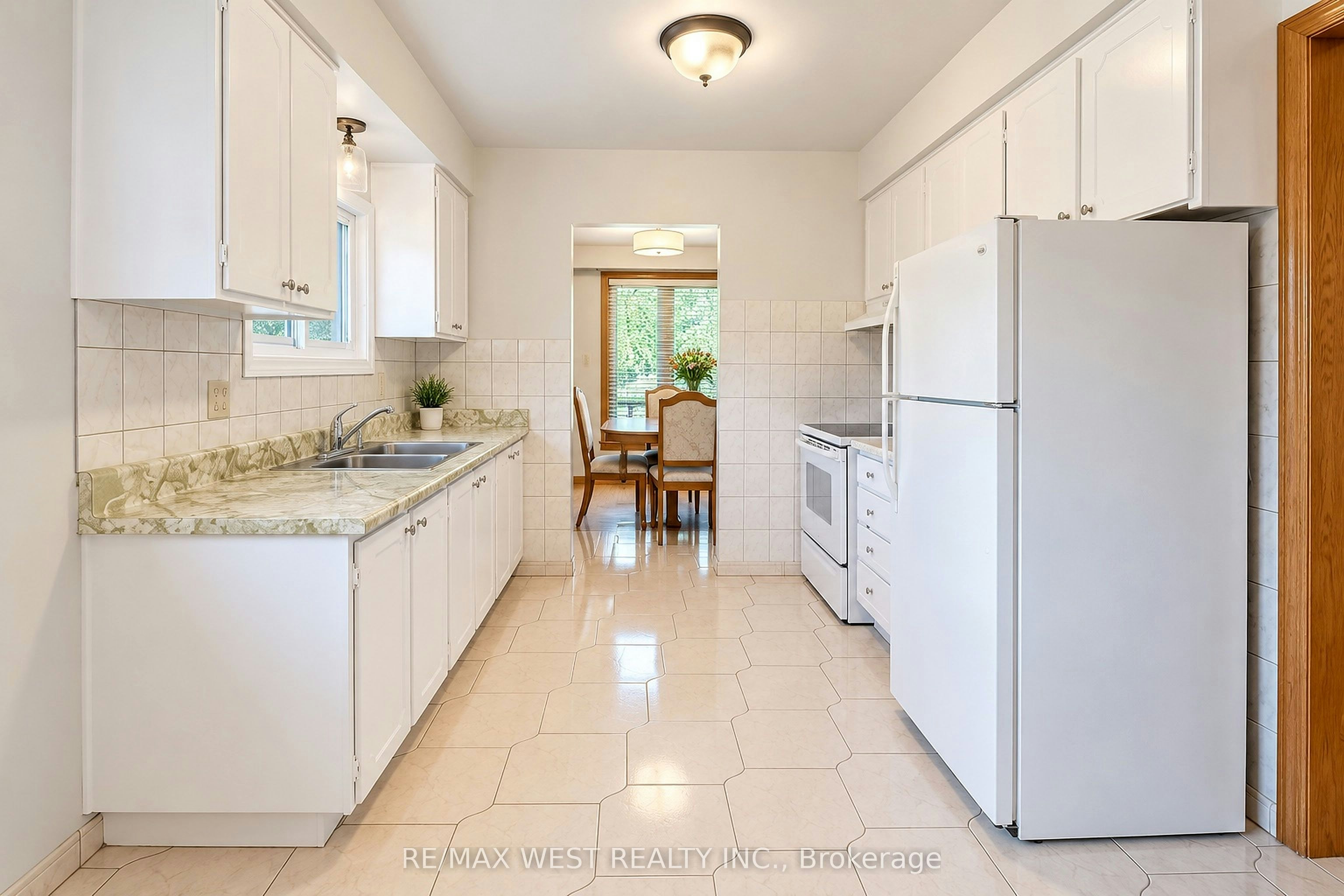 34 Glen Castle Drive, Hamilton, ON, L8G 2Z4 - 7