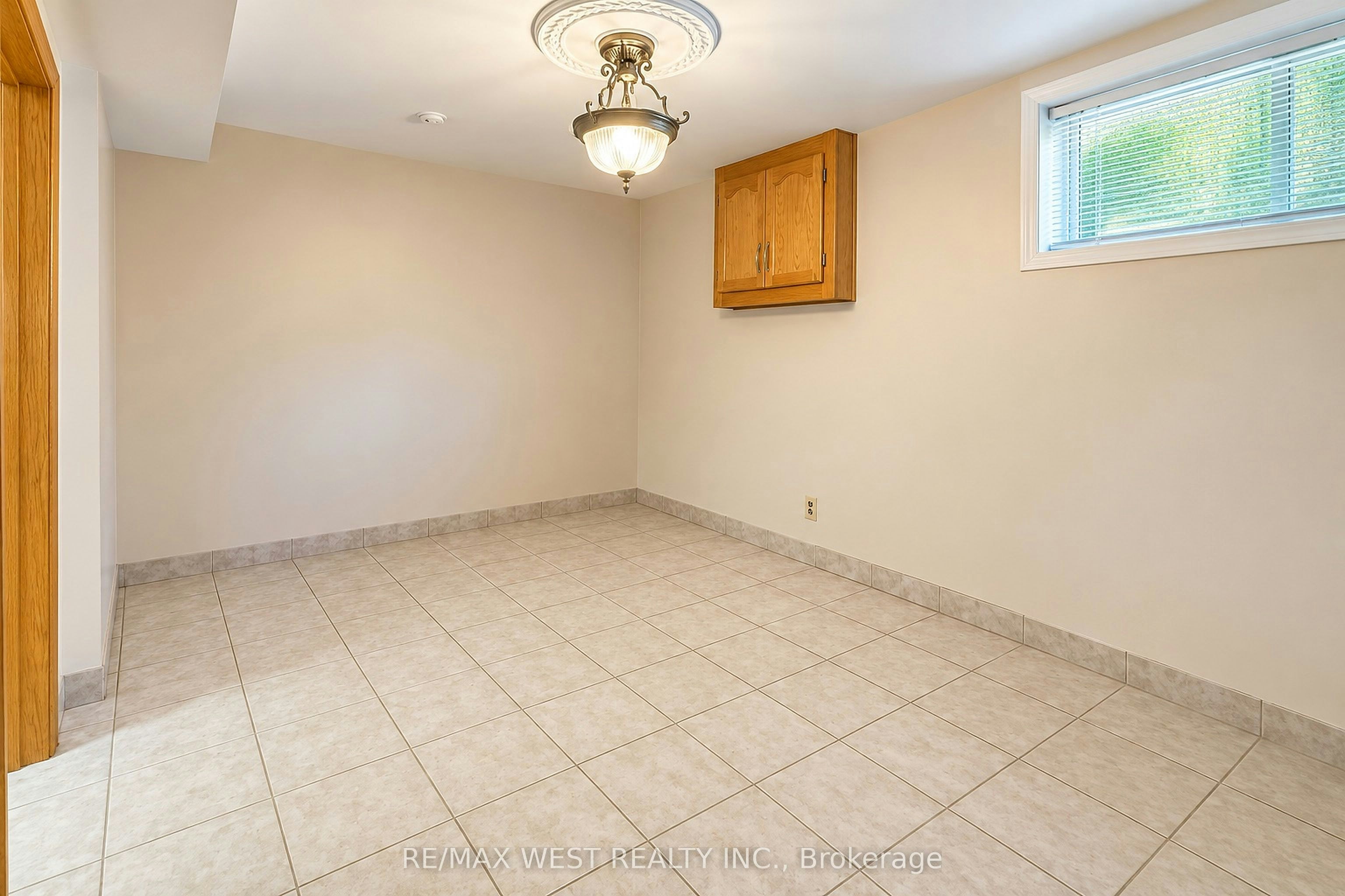 34 Glen Castle Drive, Hamilton, ON, L8G 2Z4 - 18