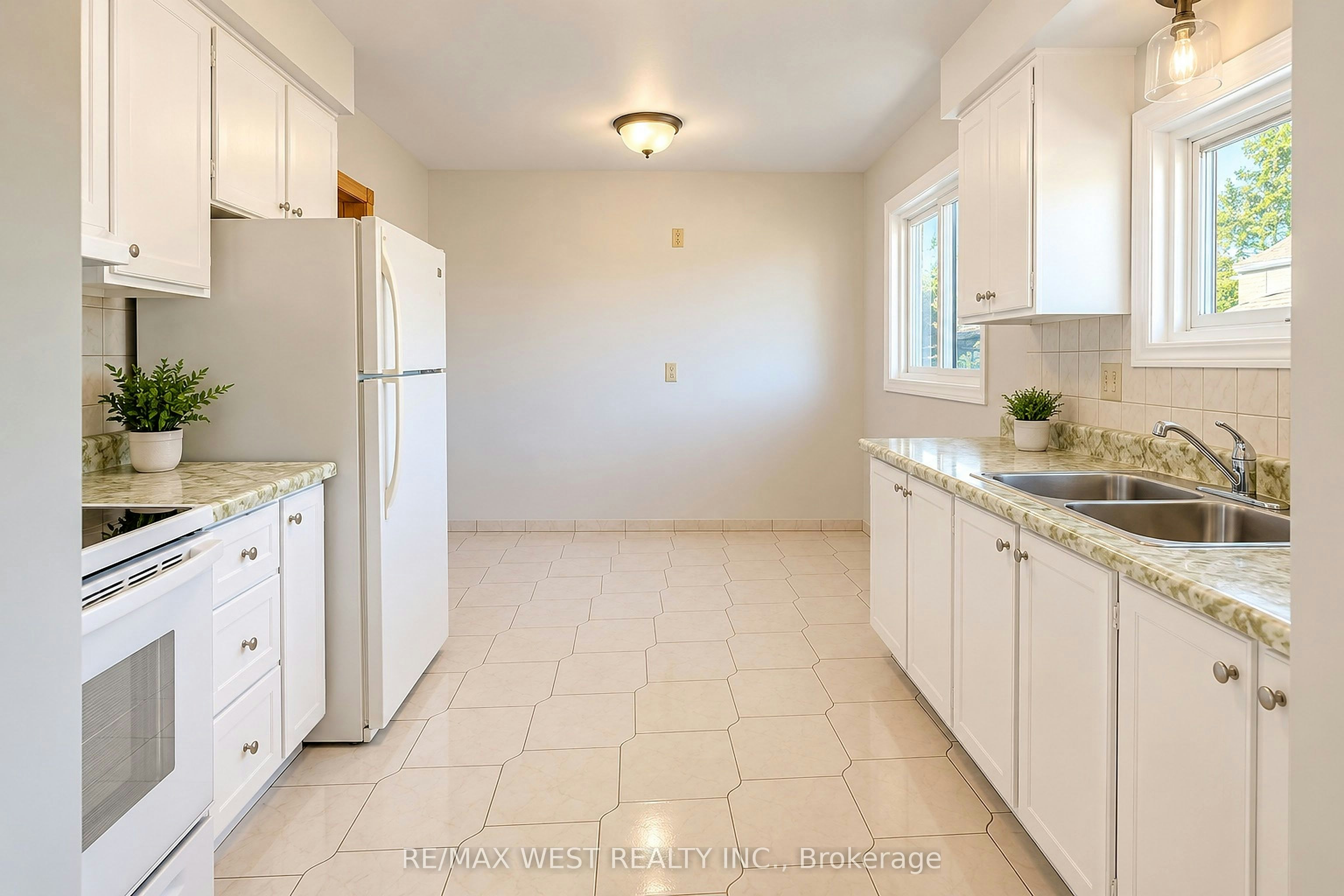 34 Glen Castle Drive, Hamilton, ON, L8G 2Z4 - 6