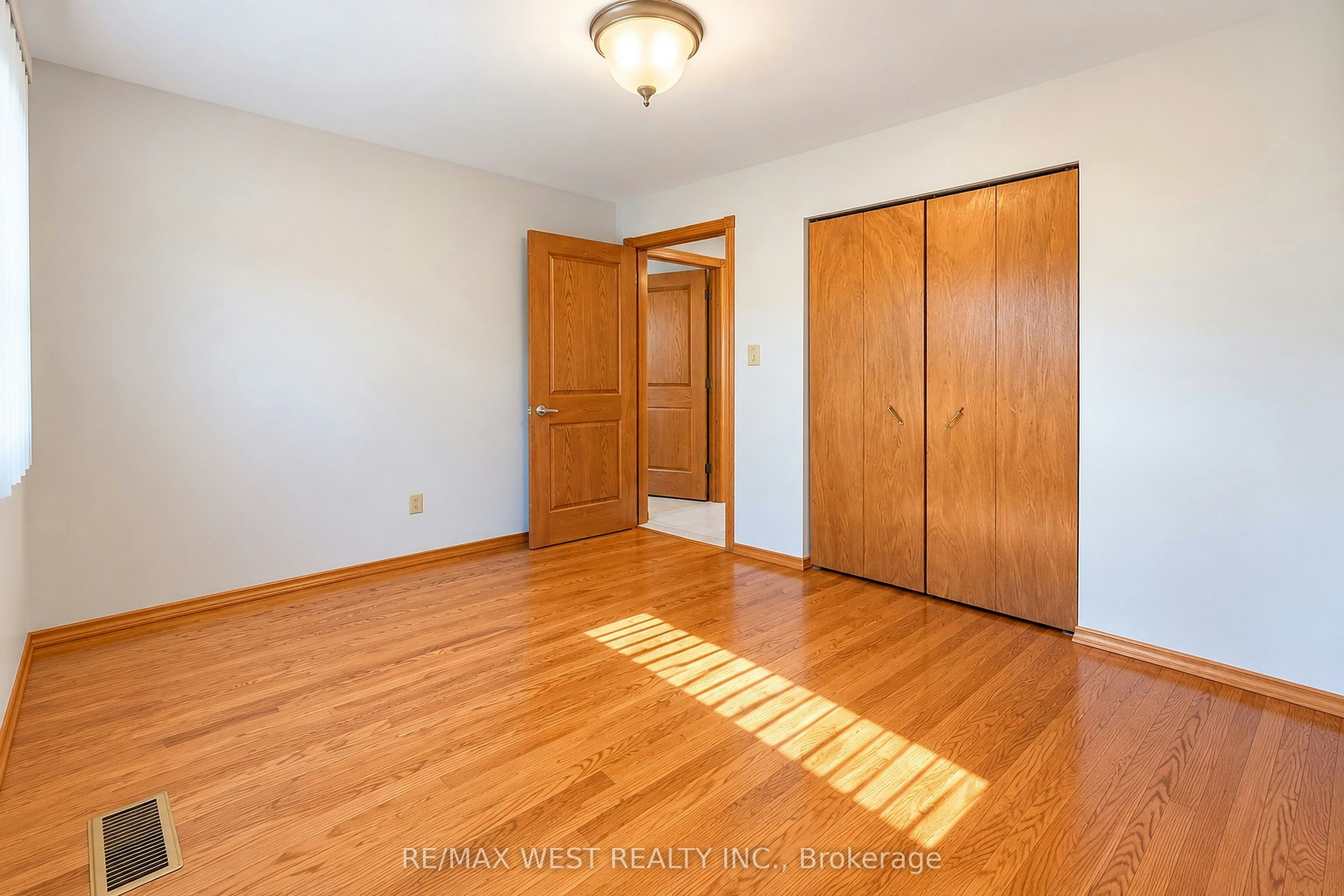 34 Glen Castle Drive, Hamilton, ON, L8G 2Z4 - 9