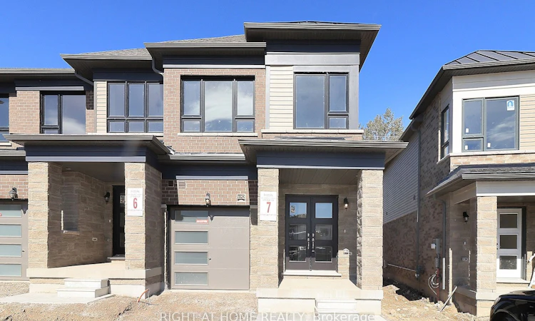 1052 Periwinkle Crescent