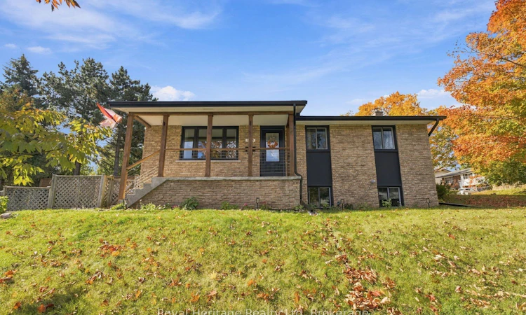 1533 Redwood Drive