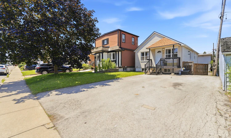 43 Adair Avenue N